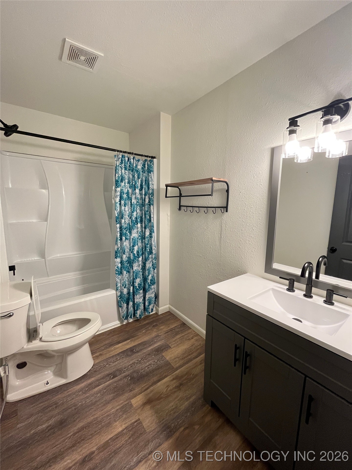 426 E 9th Property Photo 10