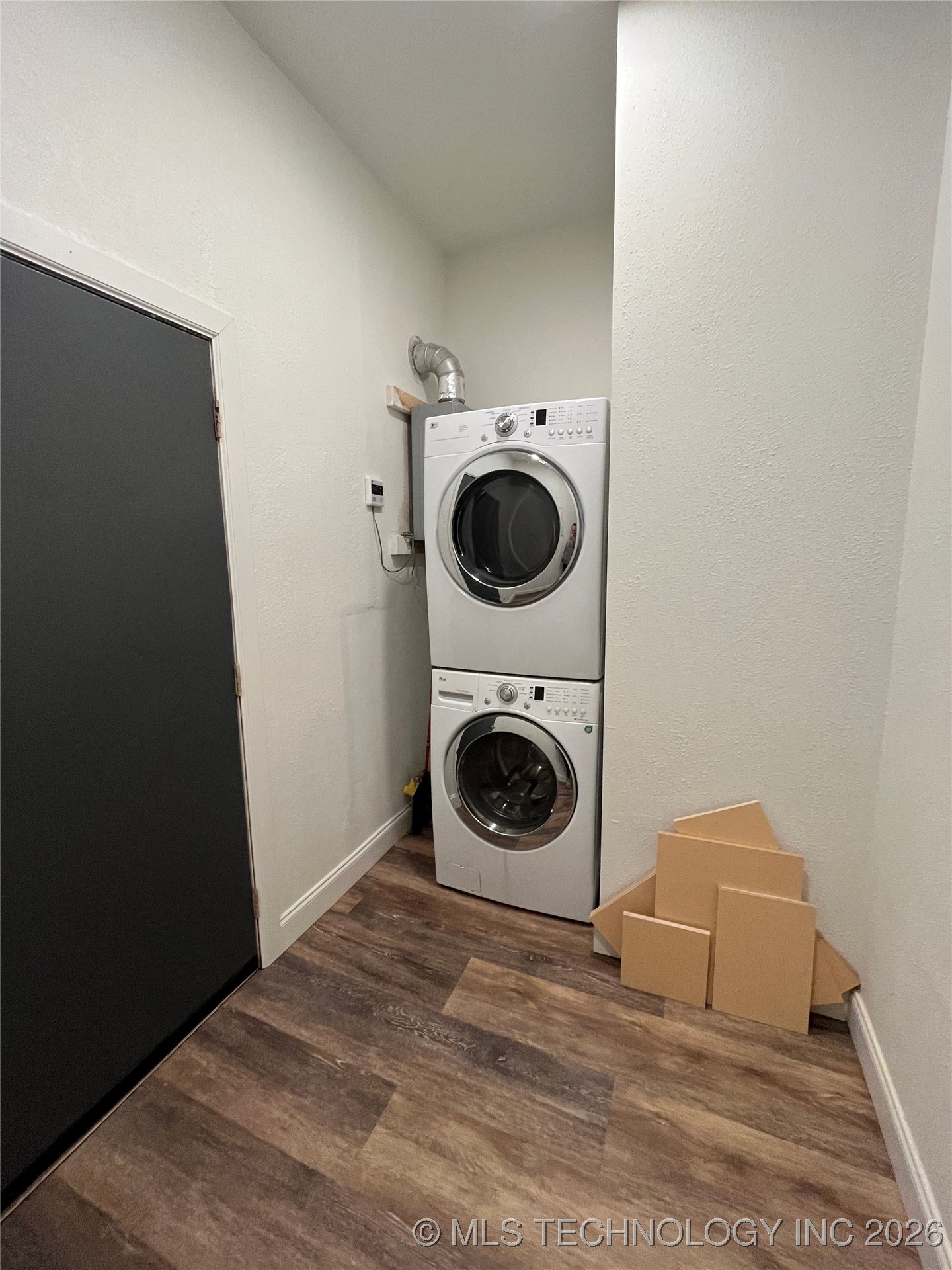 426 E 9th Property Photo 14