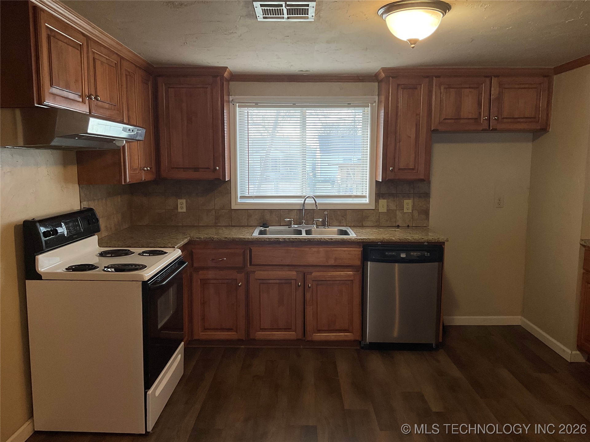 220 E 45th Place S Property Photo 5