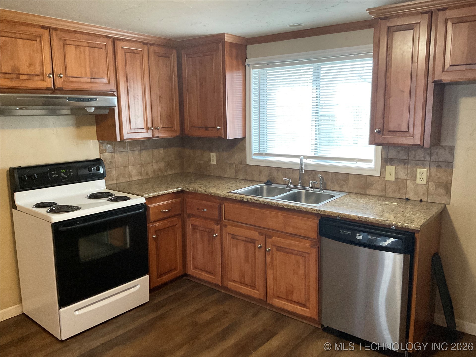 220 E 45th Place S Property Photo 6