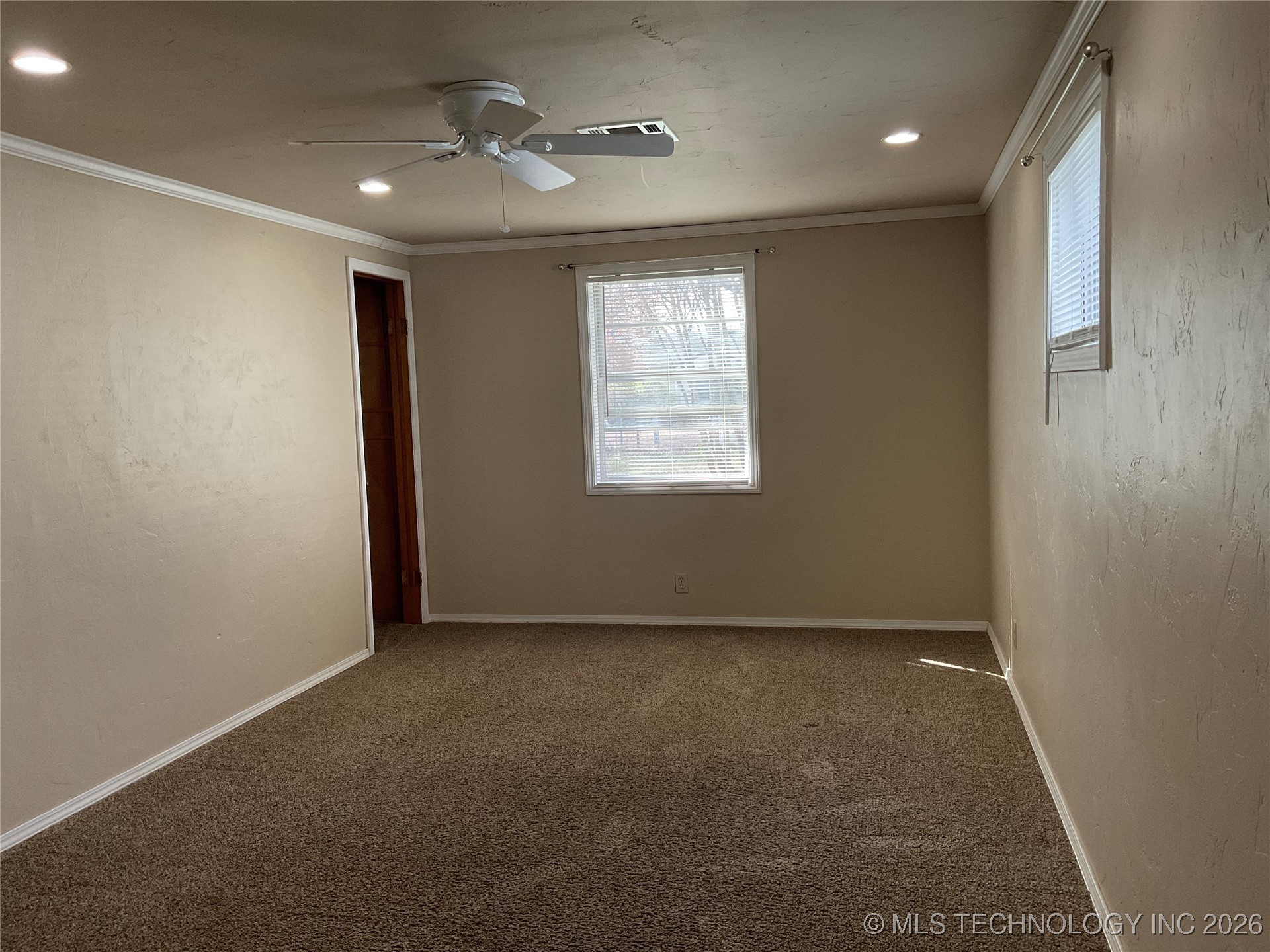 220 E 45th Place S Property Photo 8