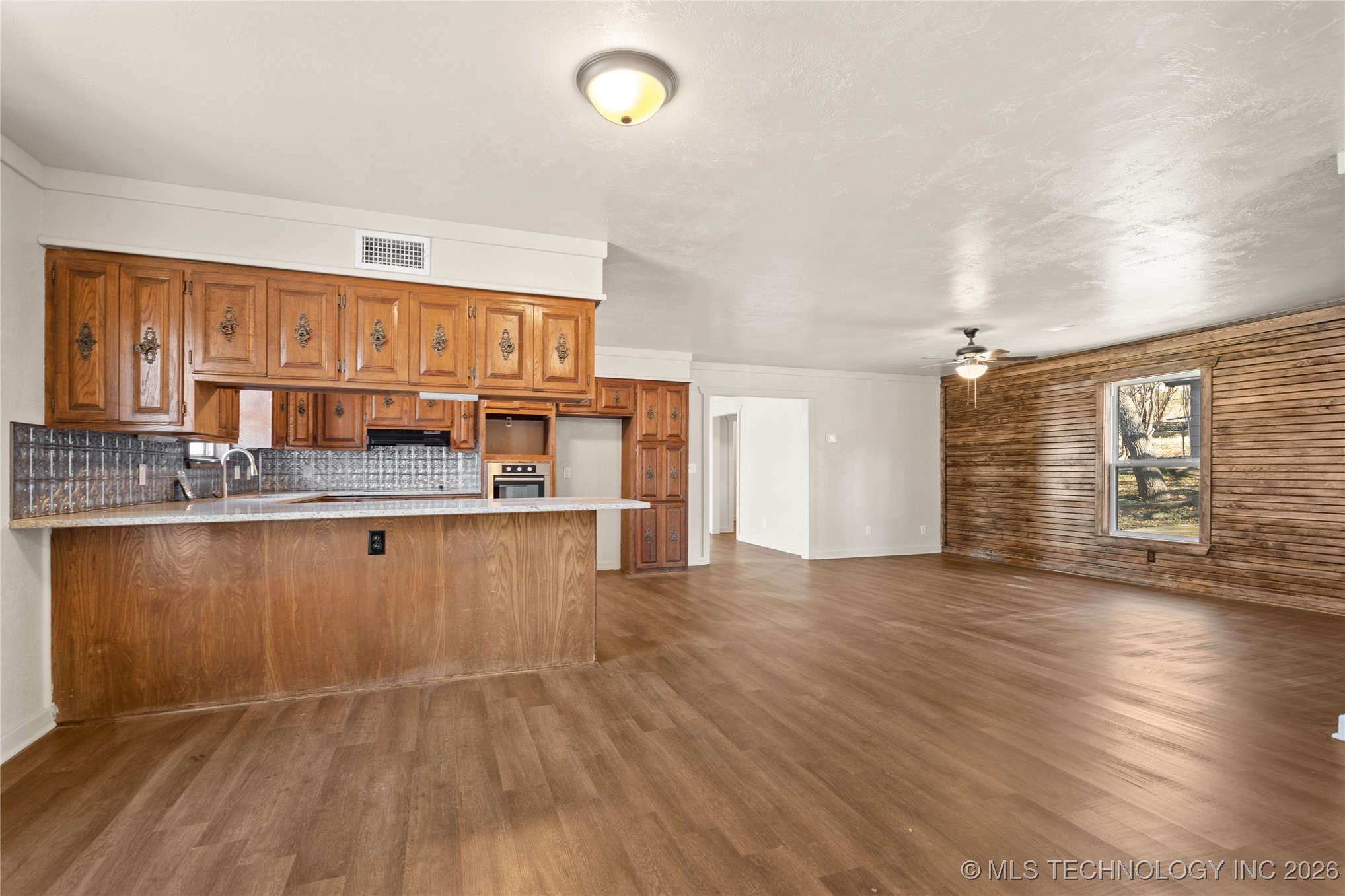 196 Frances Street Property Photo 3