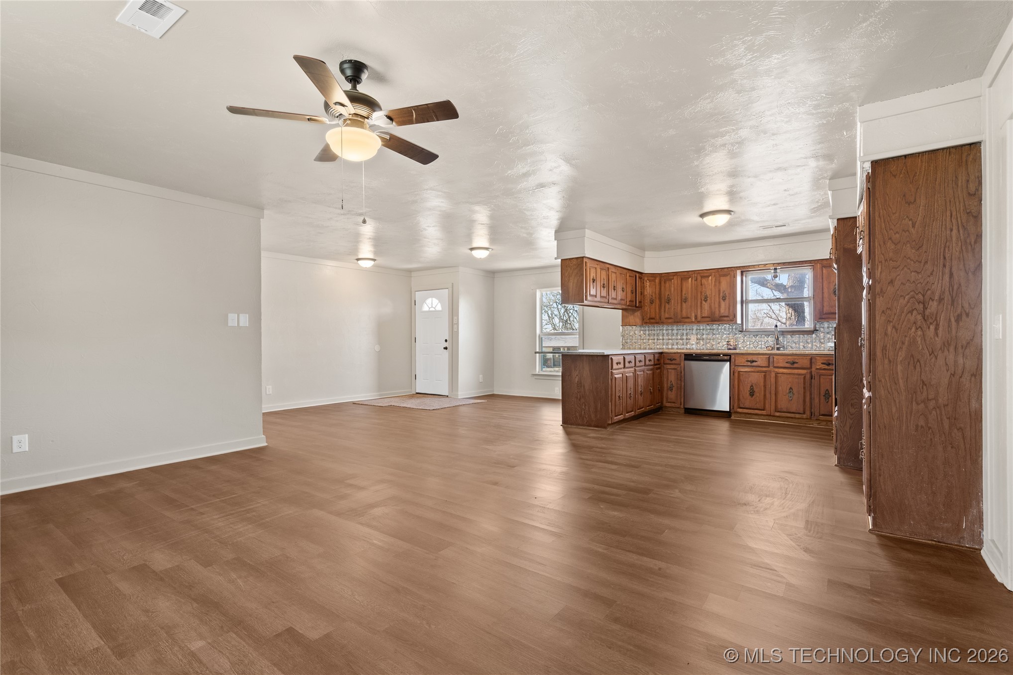 196 Frances Street Property Photo 6