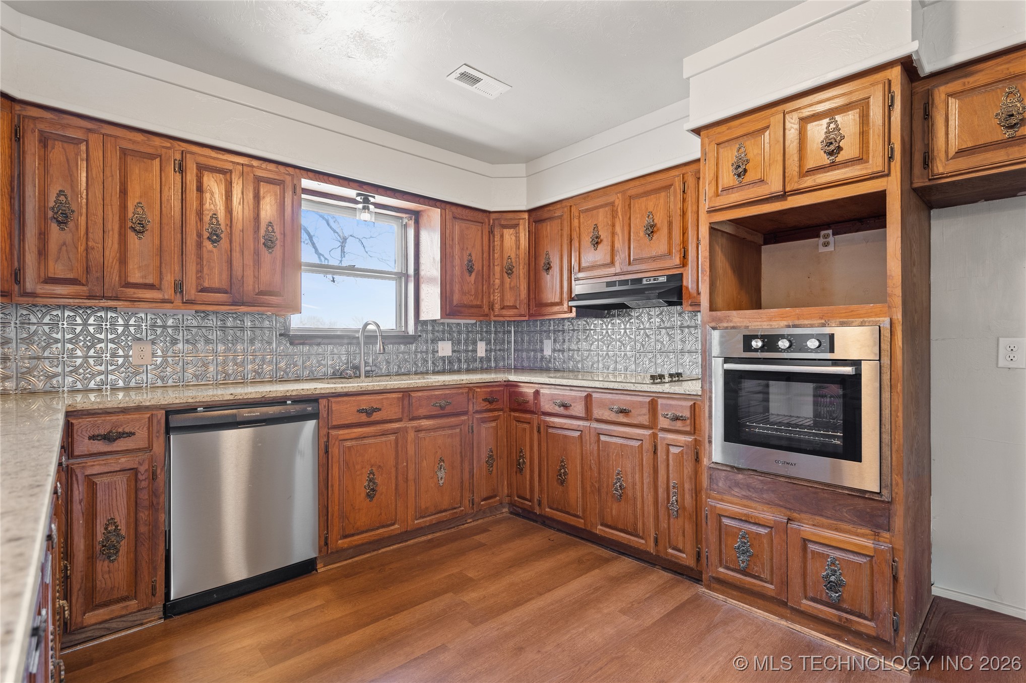 196 Frances Street Property Photo 11