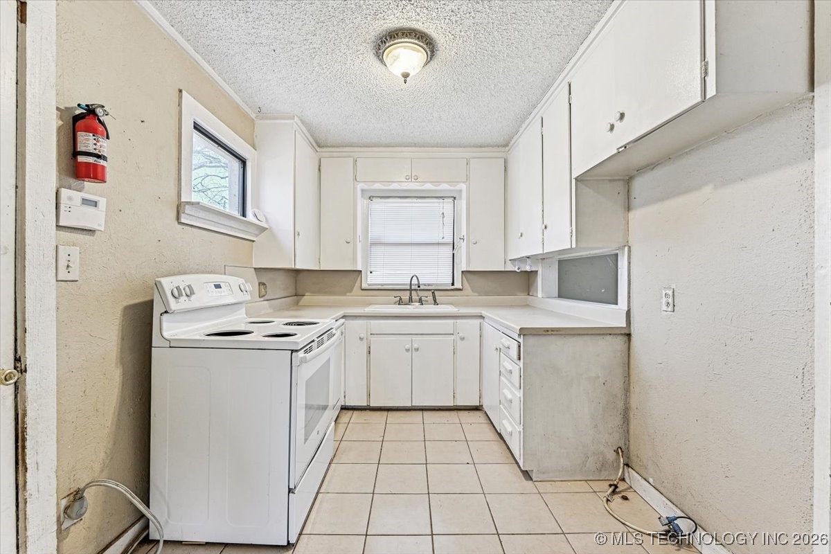 3947 S Madison Avenue Property Photo 7