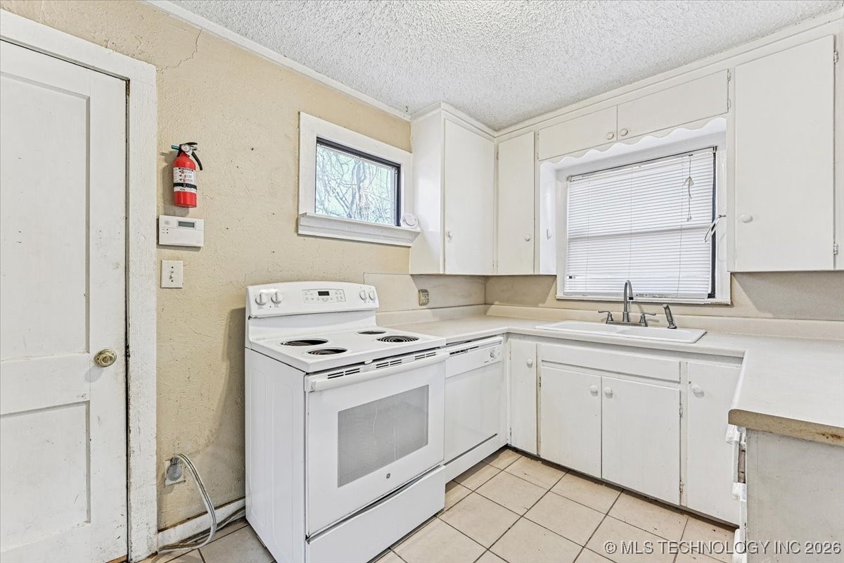 3947 S Madison Avenue Property Photo 8