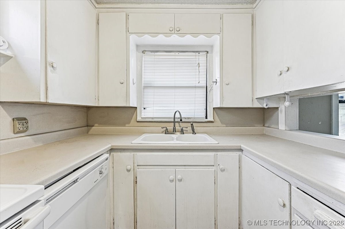 3947 S Madison Avenue Property Photo 9