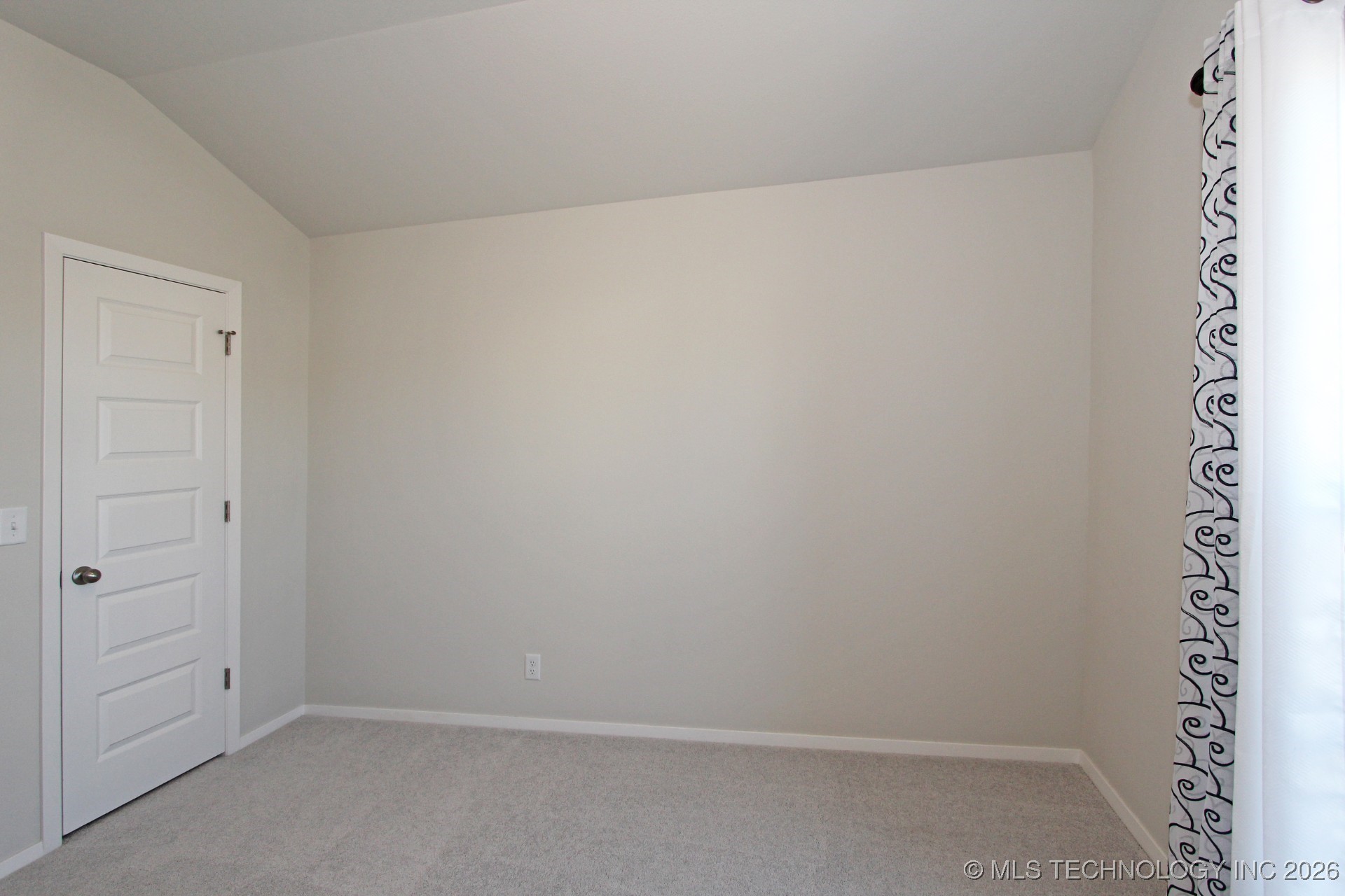 1664 E 138 Street S Property Photo 8