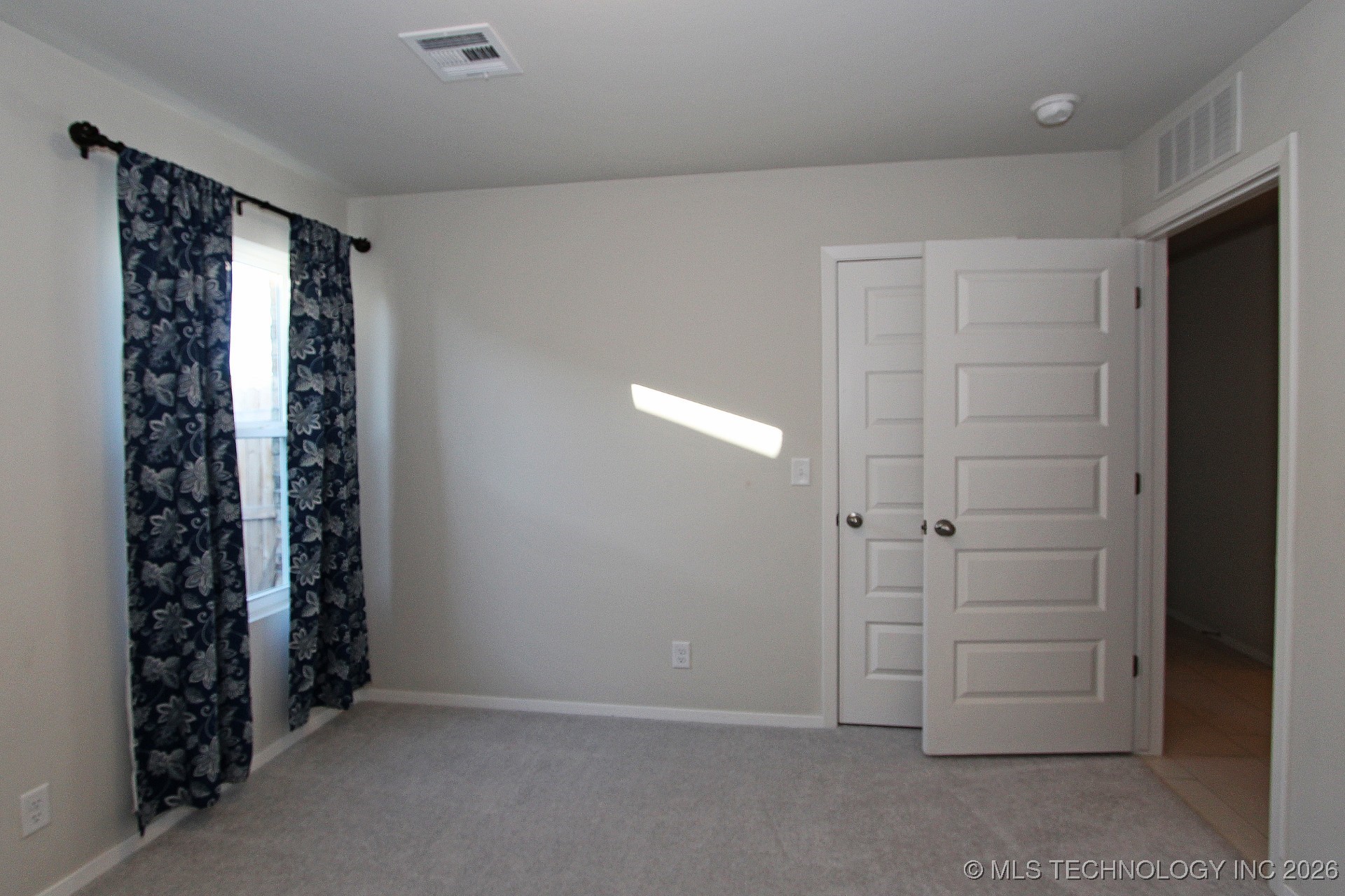 1664 E 138 Street S Property Photo 9