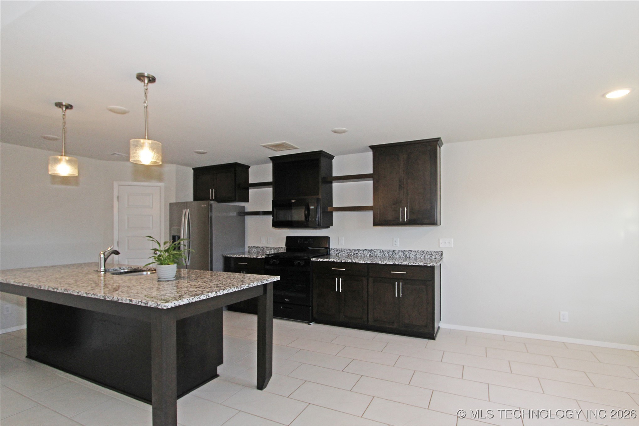 1664 E 138 Street S Property Photo 14