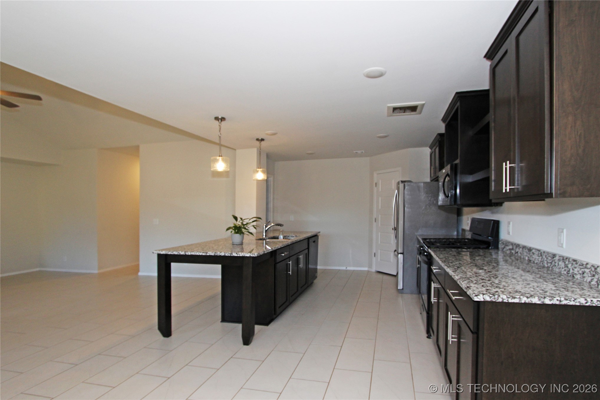 1664 E 138 Street S Property Photo 15