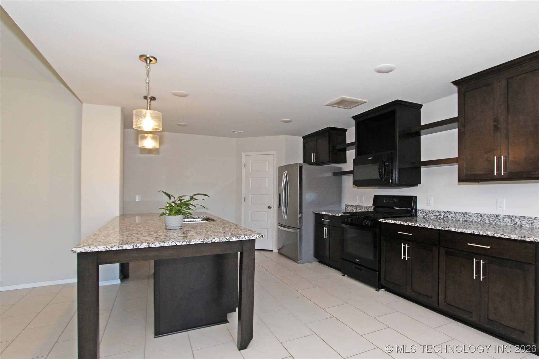 1664 E 138 Street S Property Photo 16