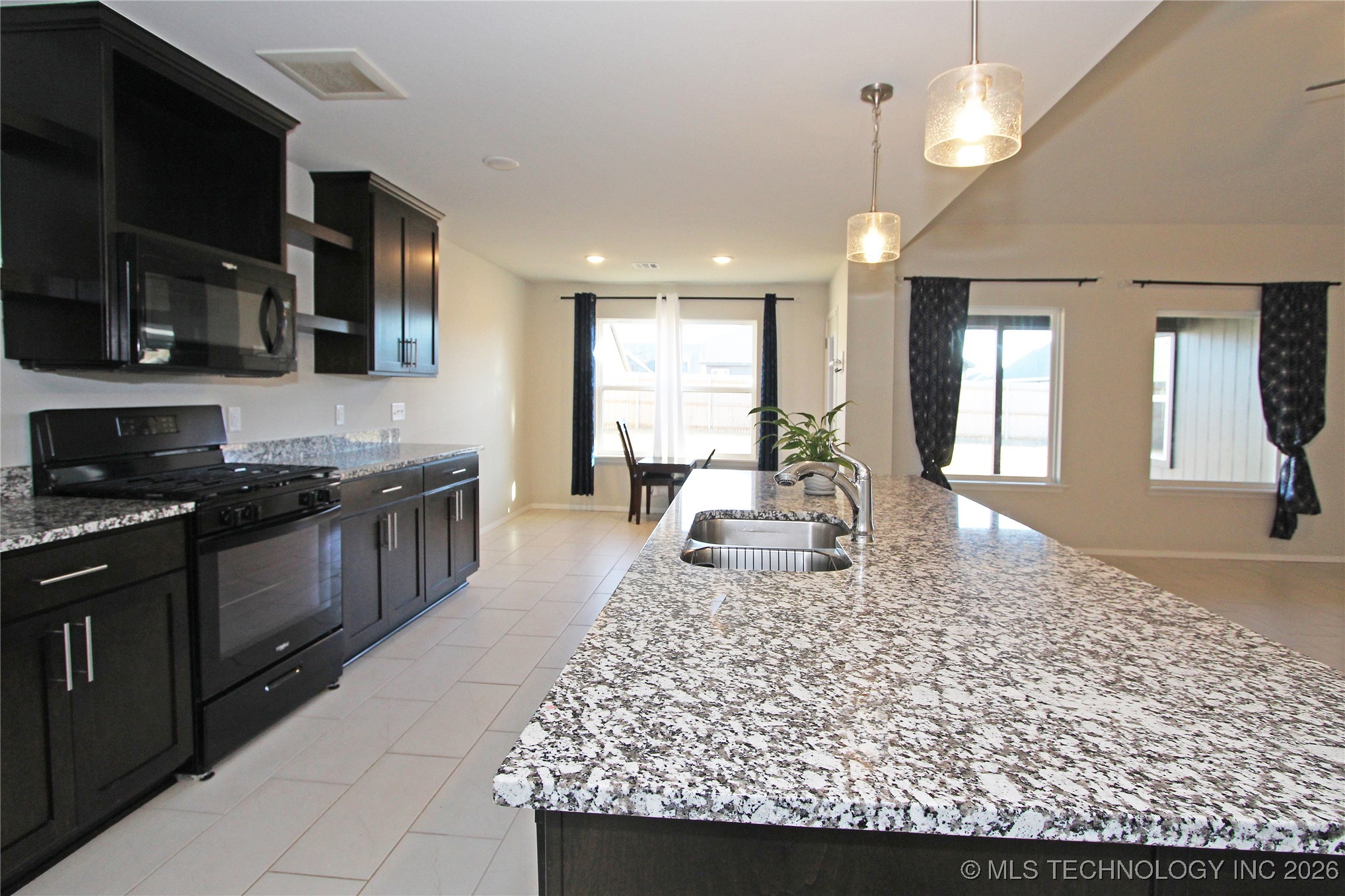 1664 E 138 Street S Property Photo 17