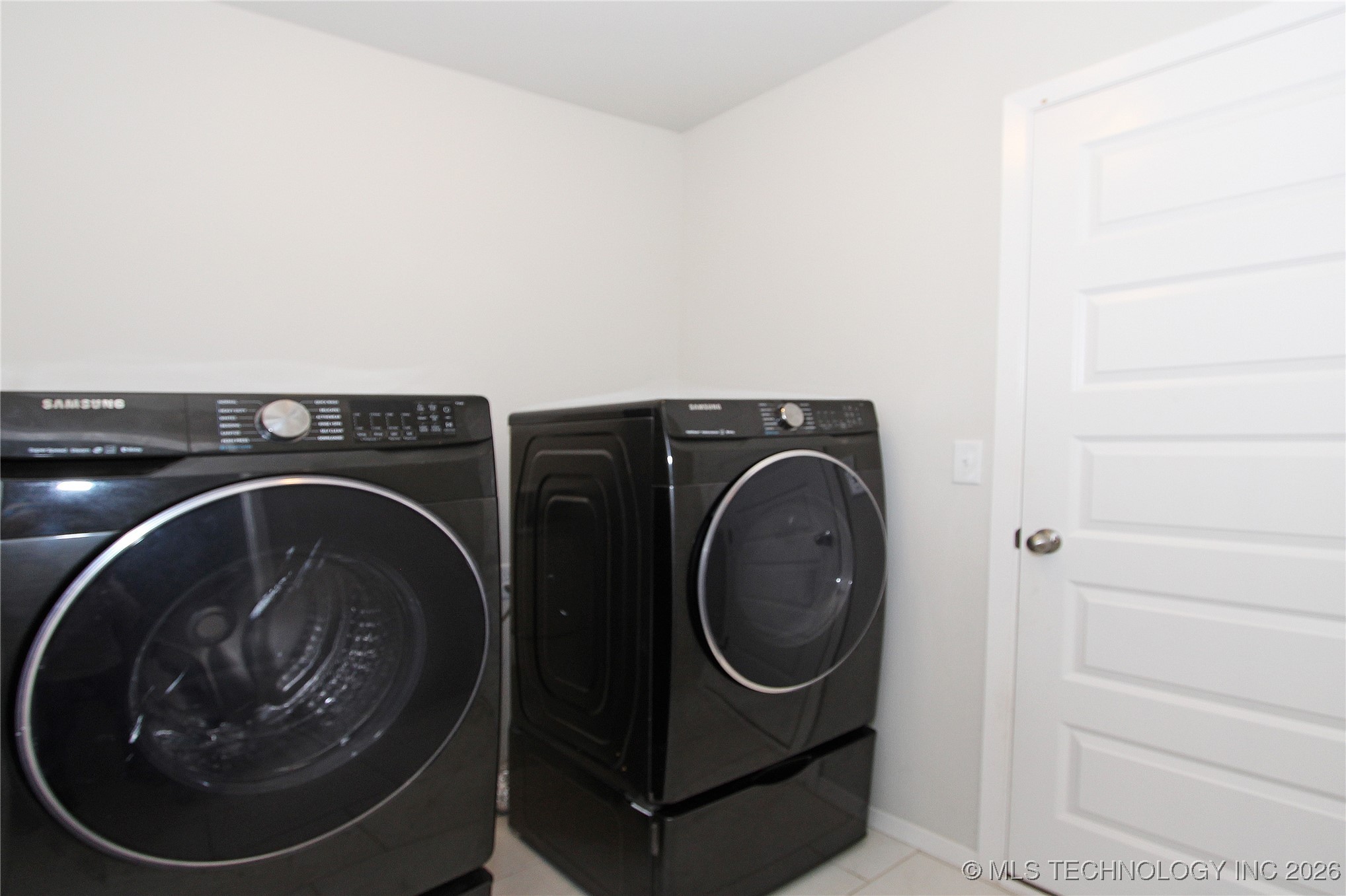 1664 E 138 Street S Property Photo 28