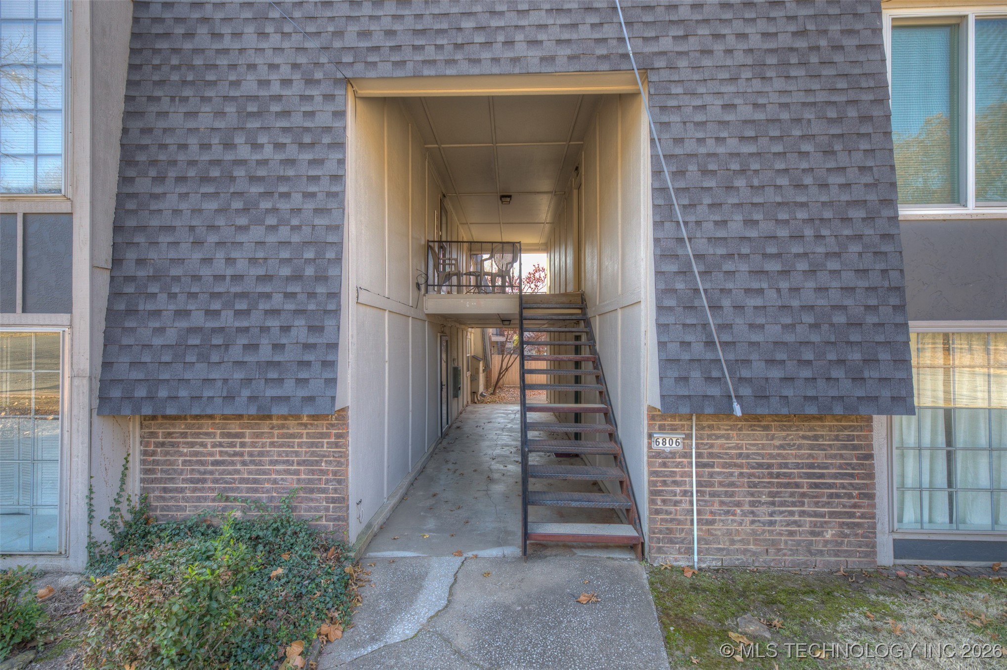 6806 S Toledo Avenue 305 Property Photo 2