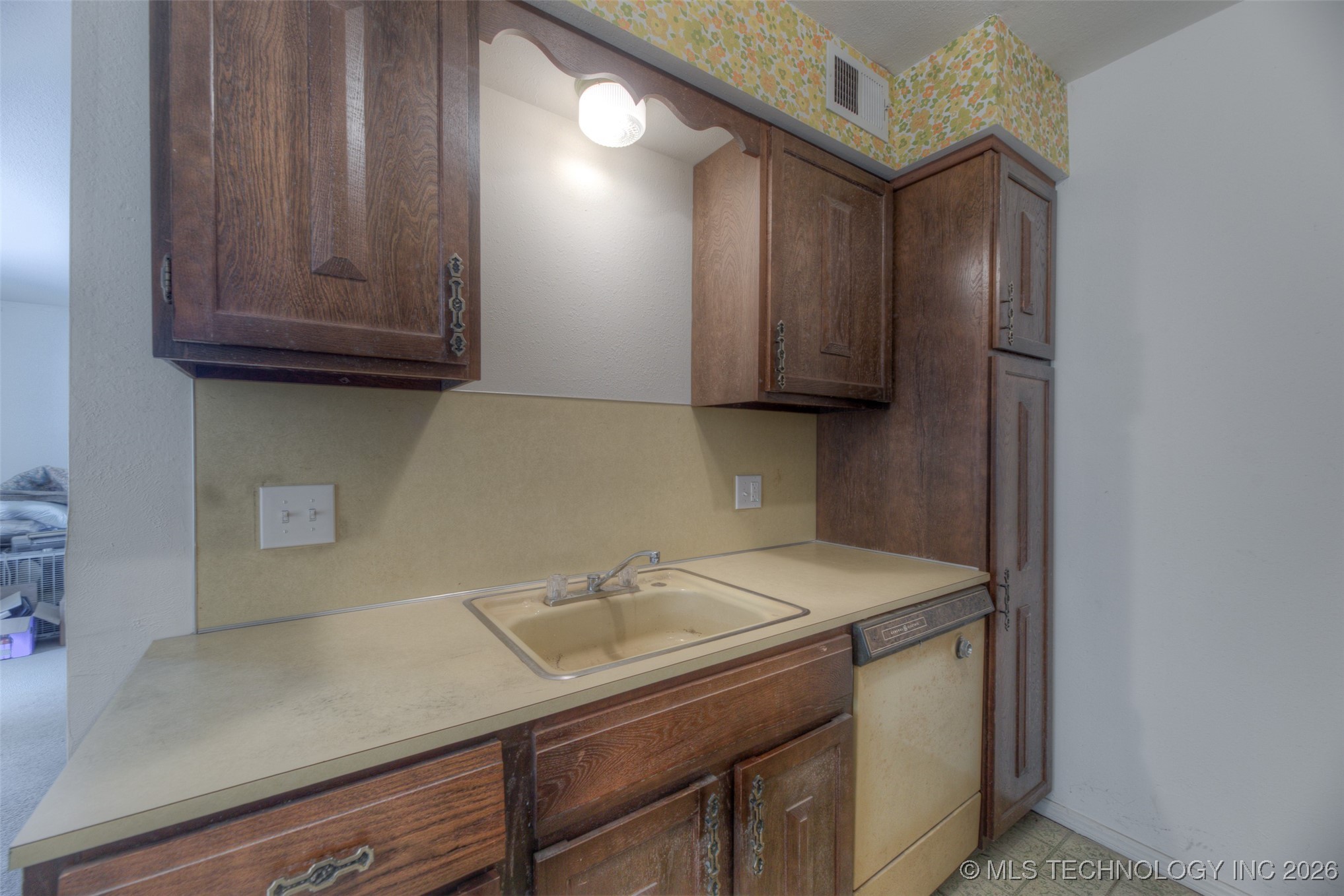 6806 S Toledo Avenue 305 Property Photo 12