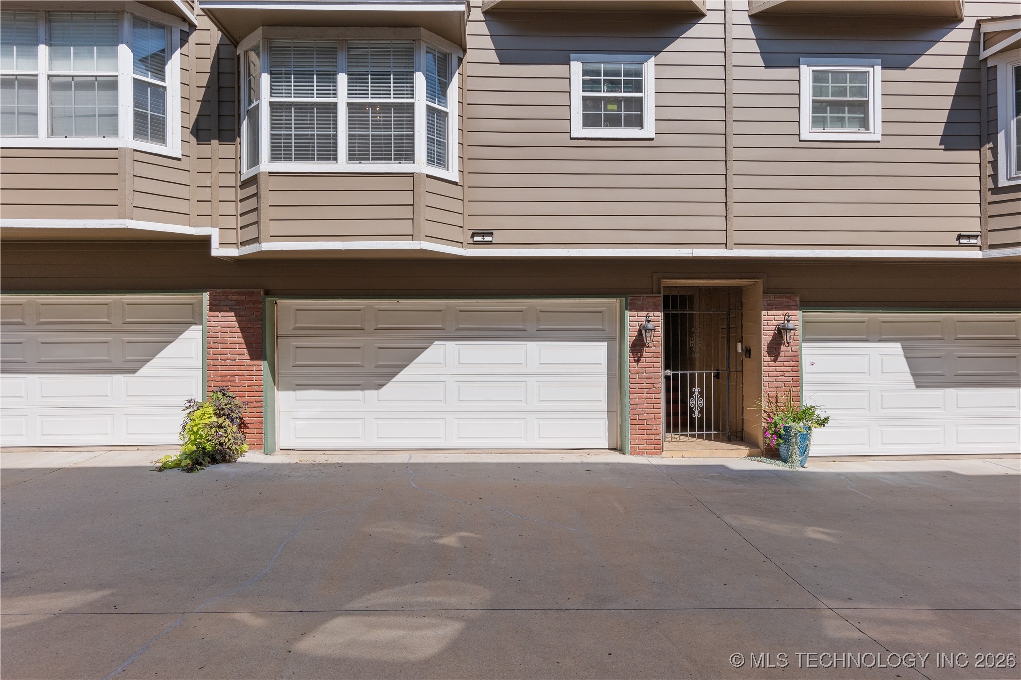 1418 S Frisco Avenue 4 Property Photo 2