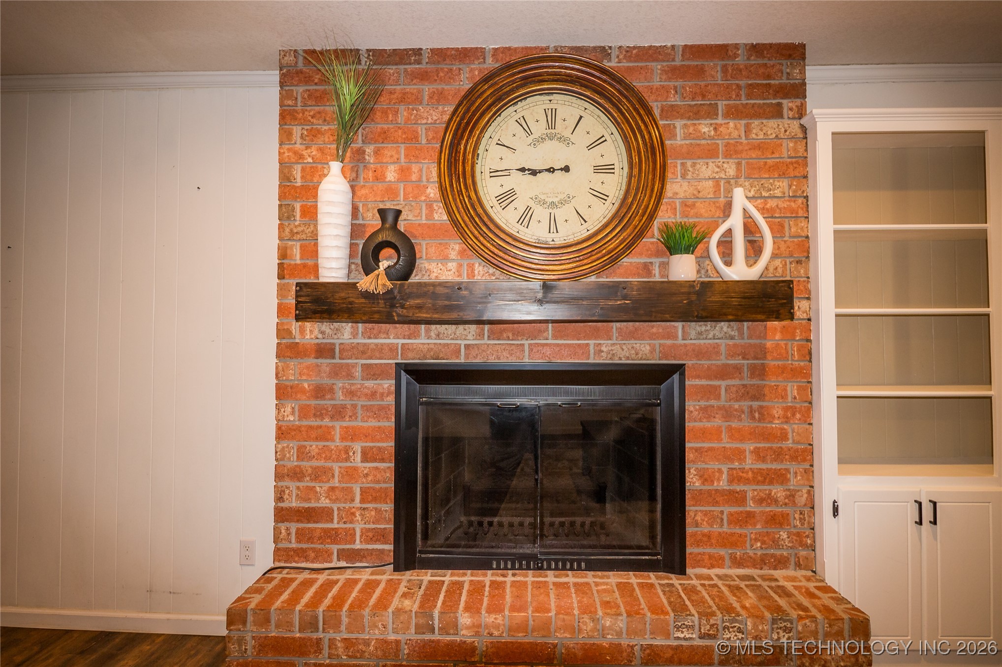 1200 Holly Property Photo 5