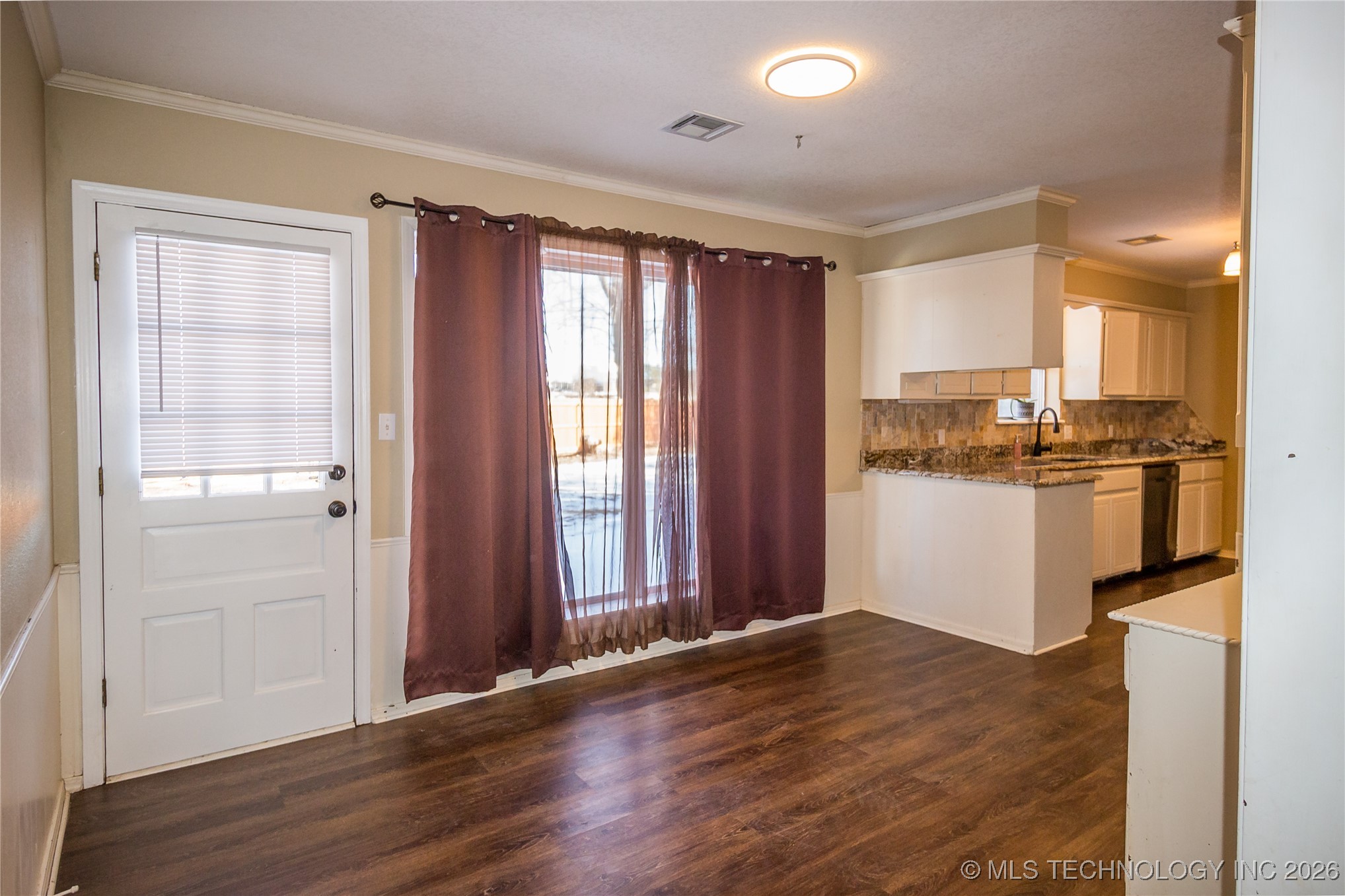 1200 Holly Property Photo 6