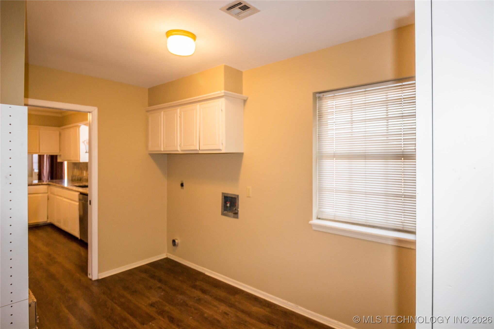 1200 Holly Property Photo 8