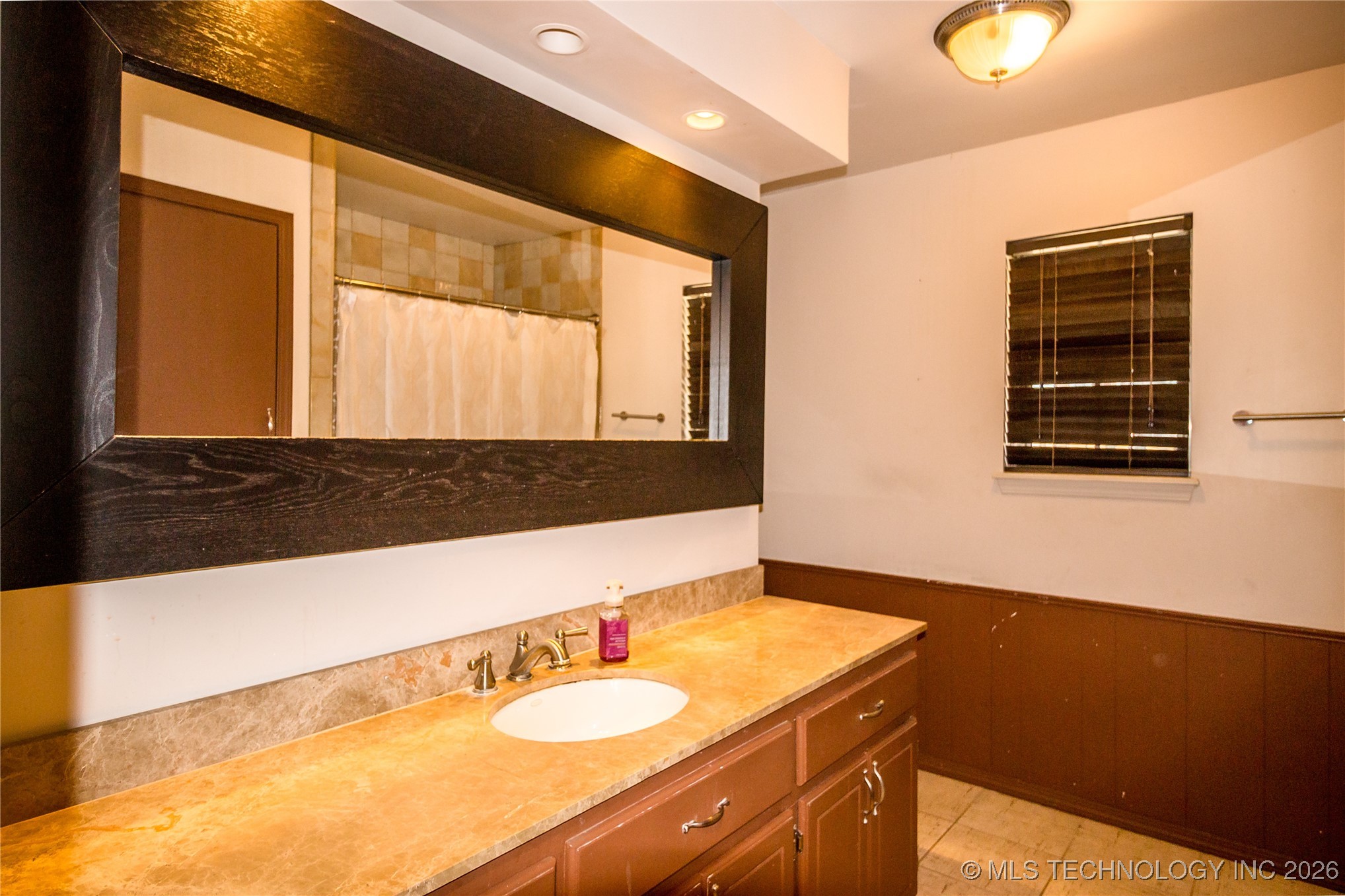 1200 Holly Property Photo 10