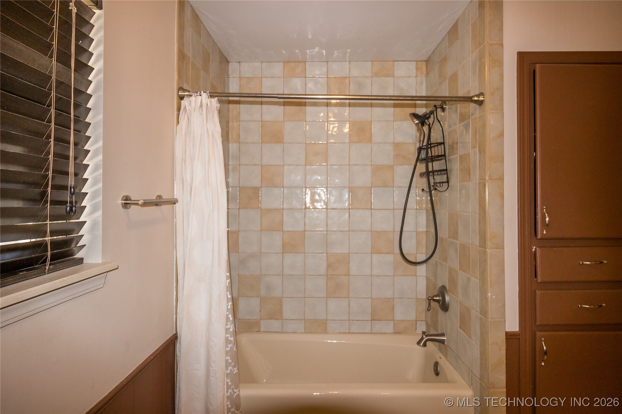 1200 Holly Property Photo 11