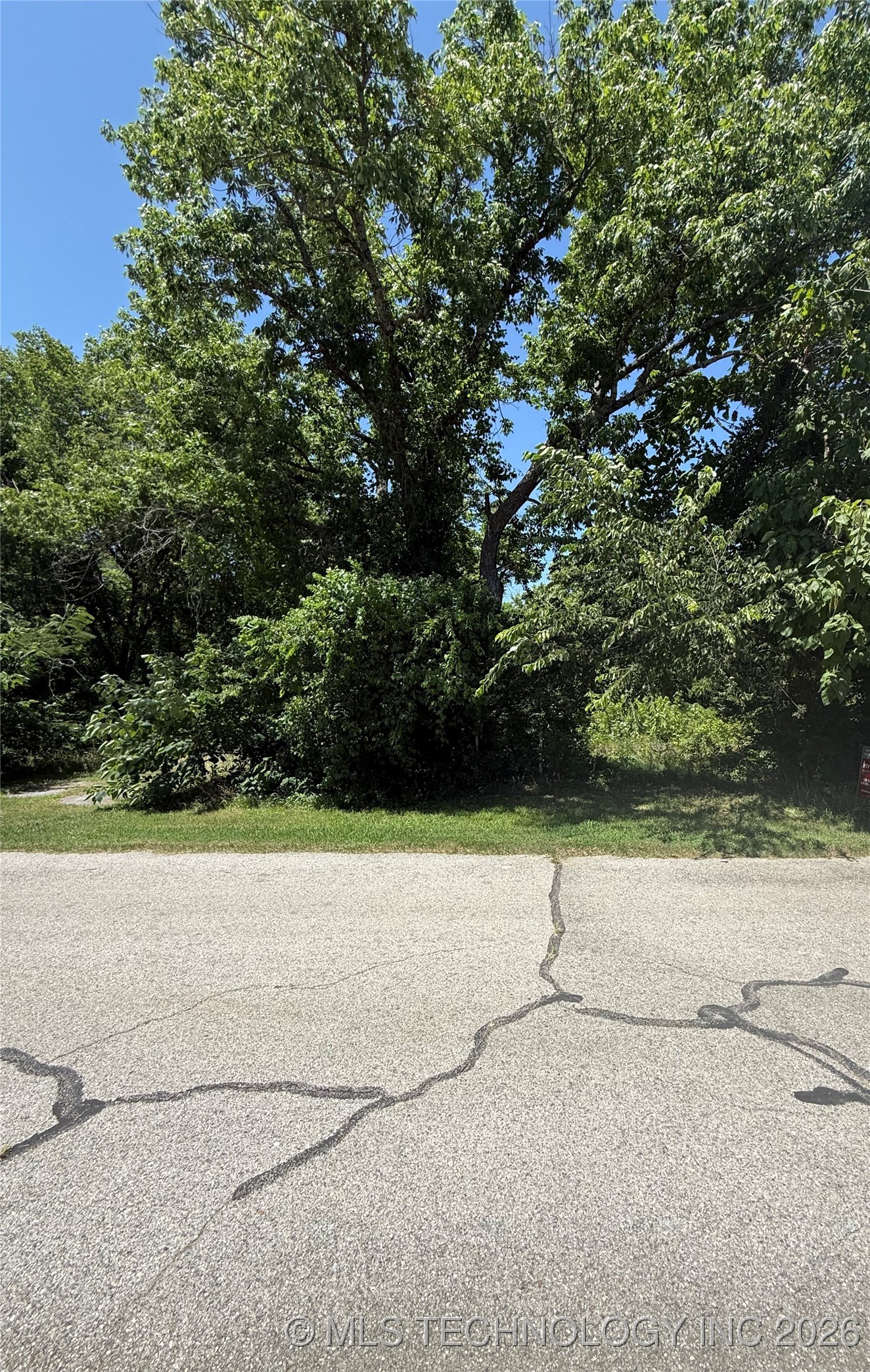 121 E Davis Avenue Property Photo 2