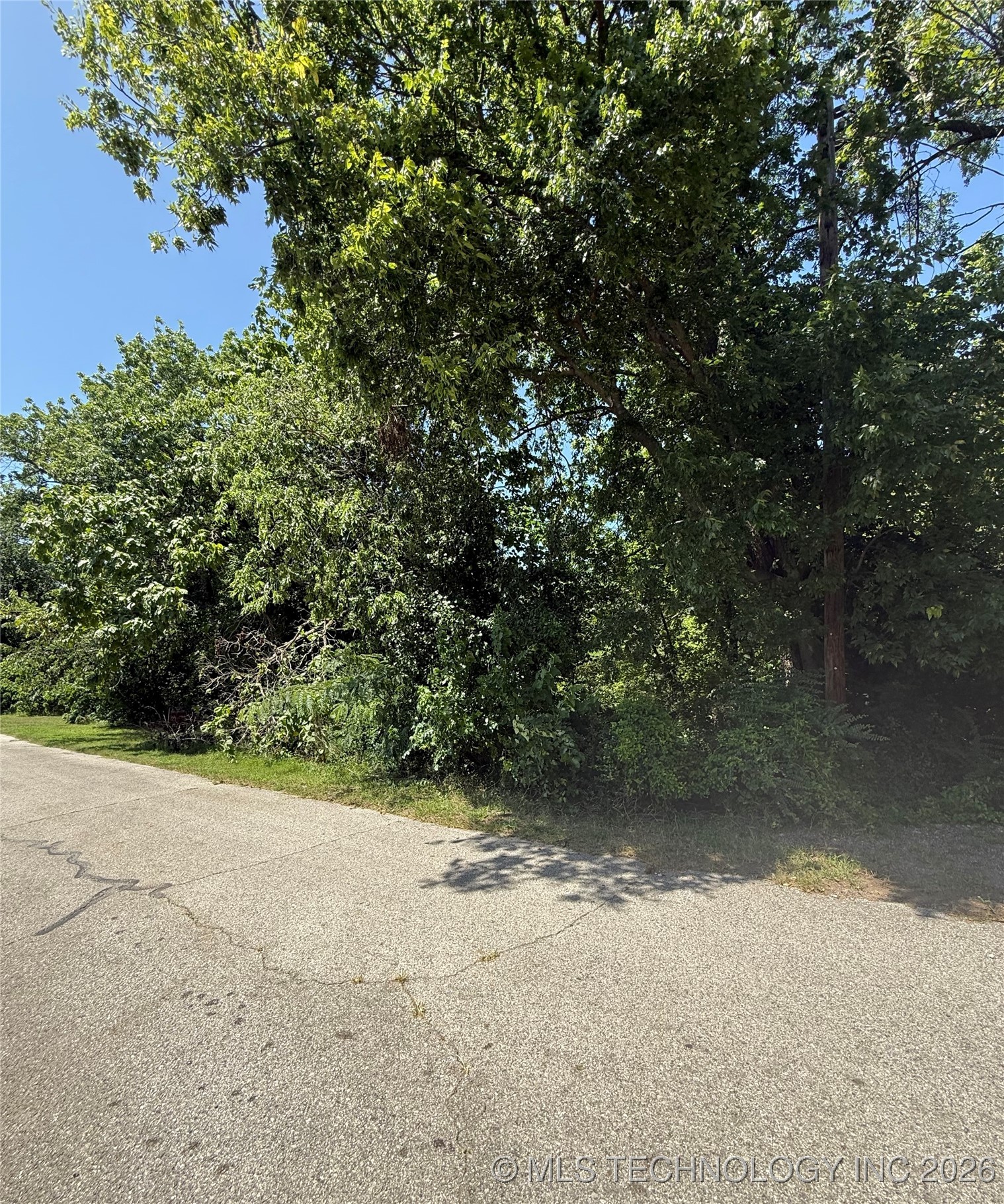 121 E Davis Avenue Property Photo 3