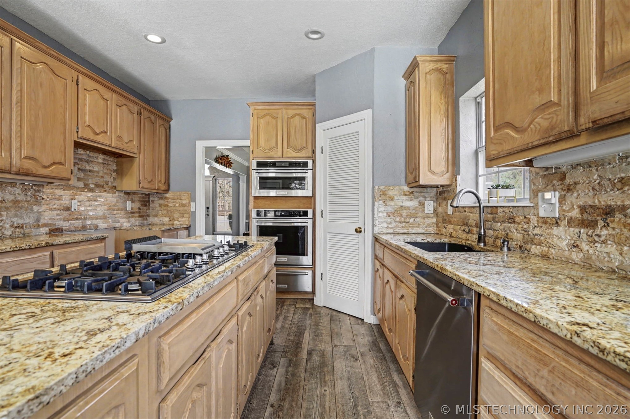28310 E 6th Place Property Photo 16