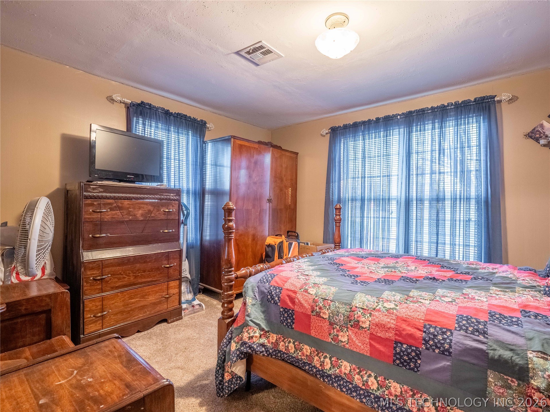 325 E Crisler Property Photo 10