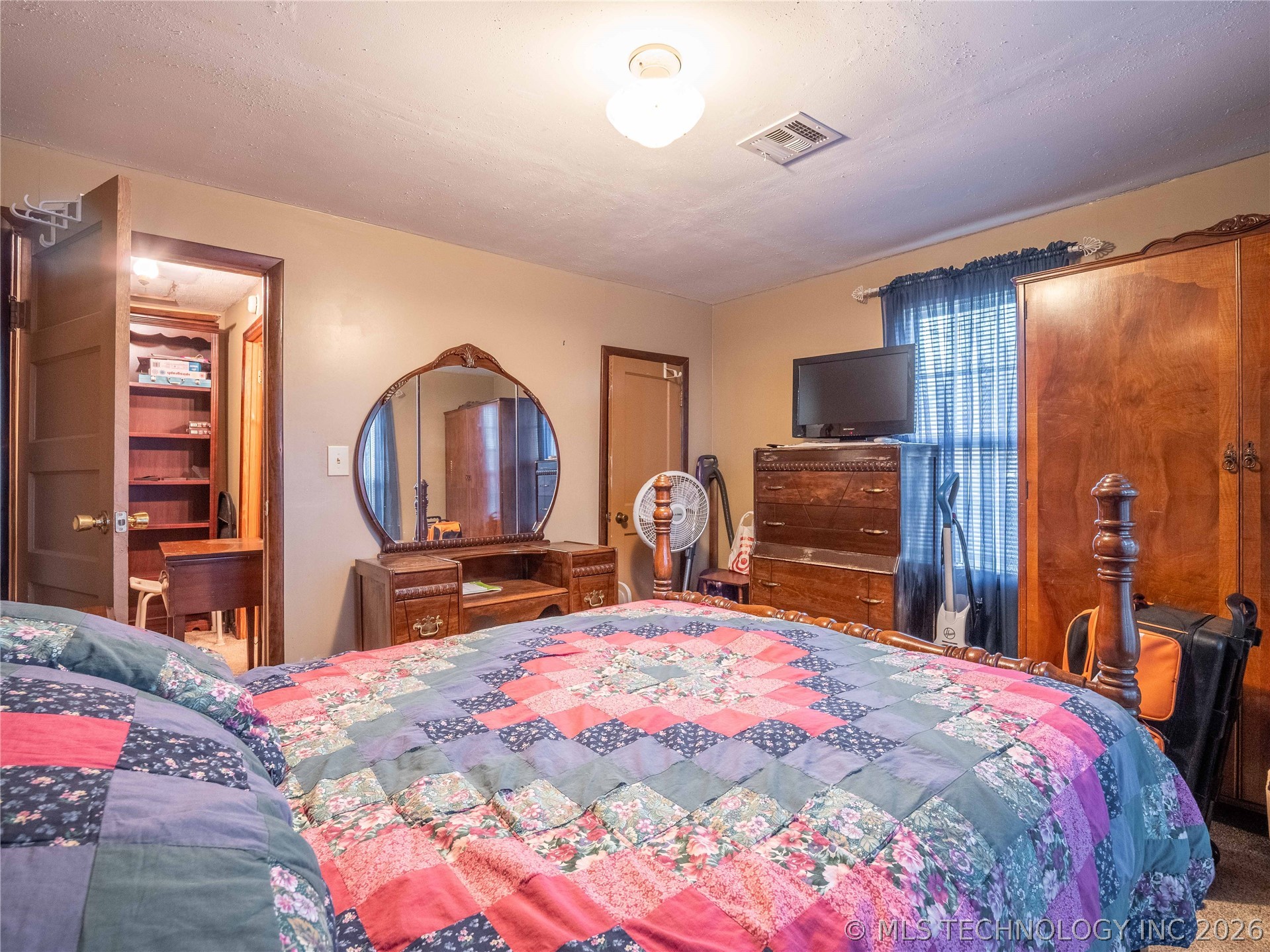 325 E Crisler Property Photo 12