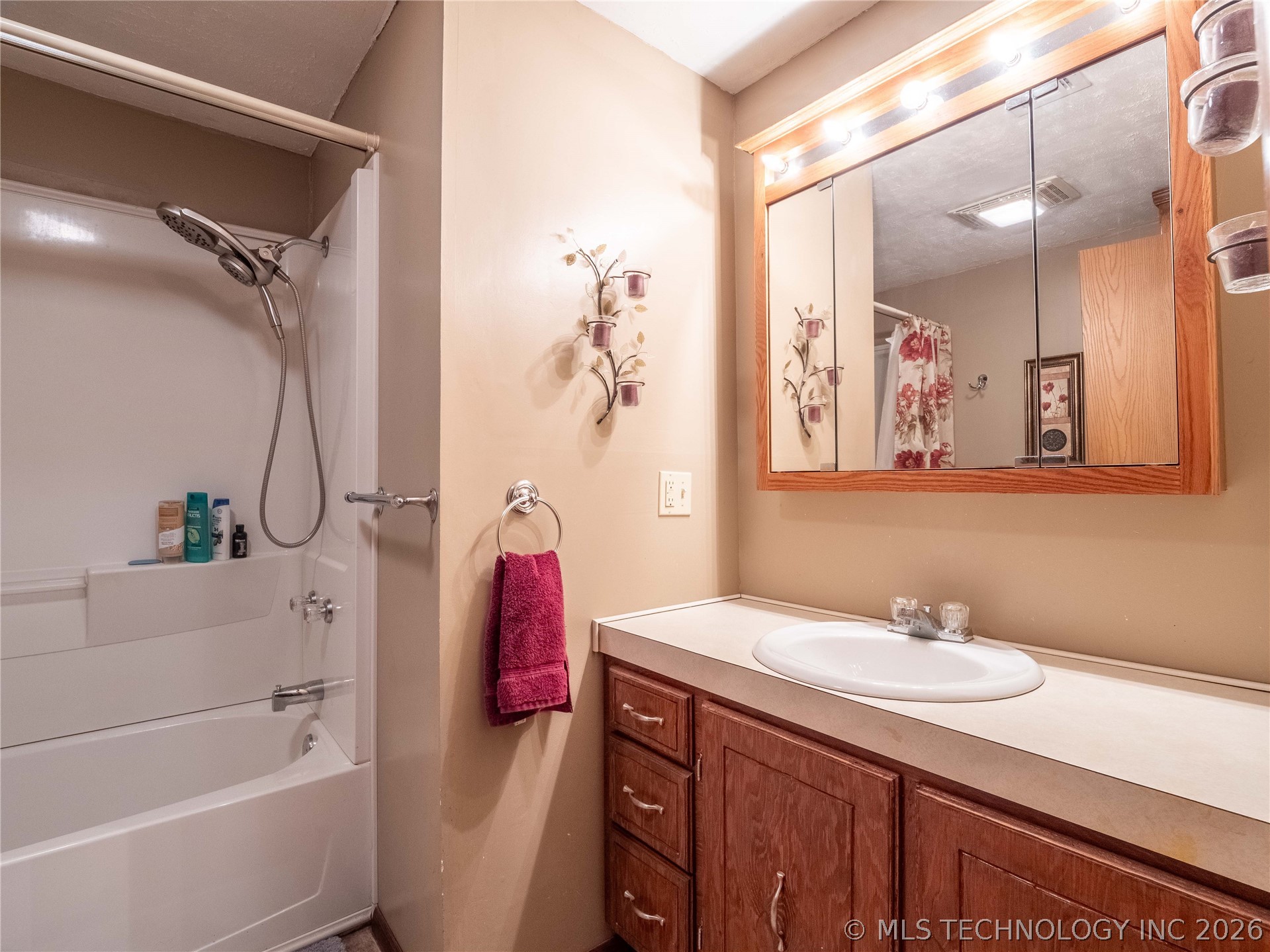 325 E Crisler Property Photo 13