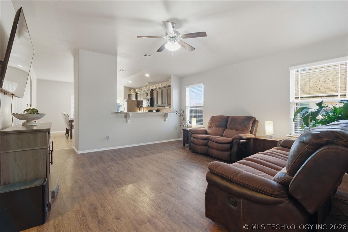 10452 S Kennedy Street Property Photo 8