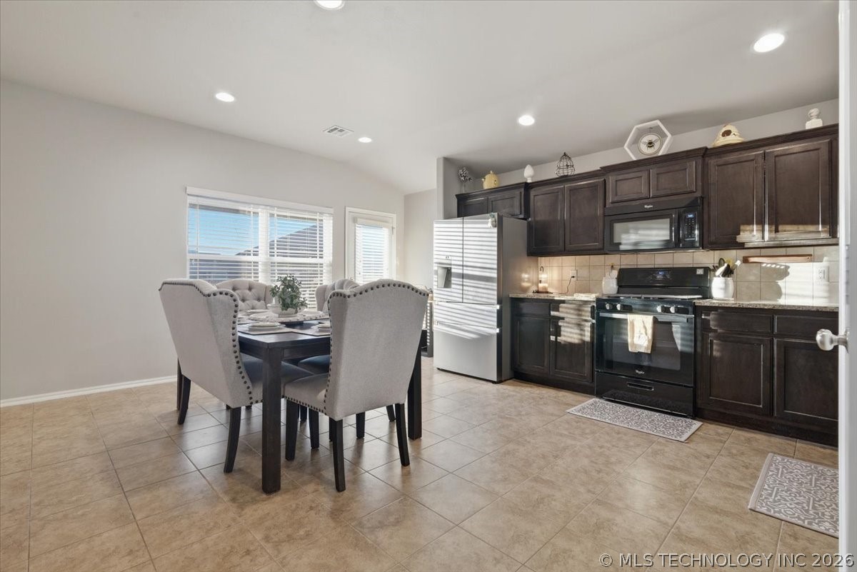 10452 S Kennedy Street Property Photo 11