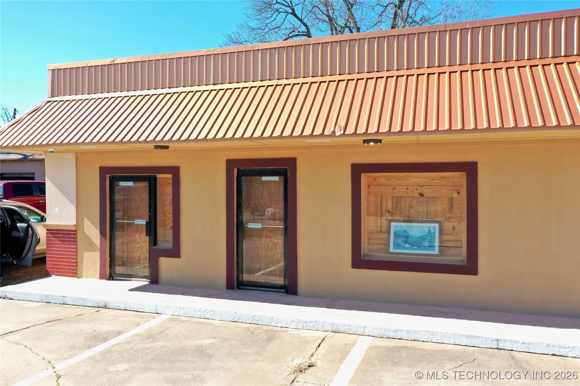 601 S 9th Highway Property Photo 2