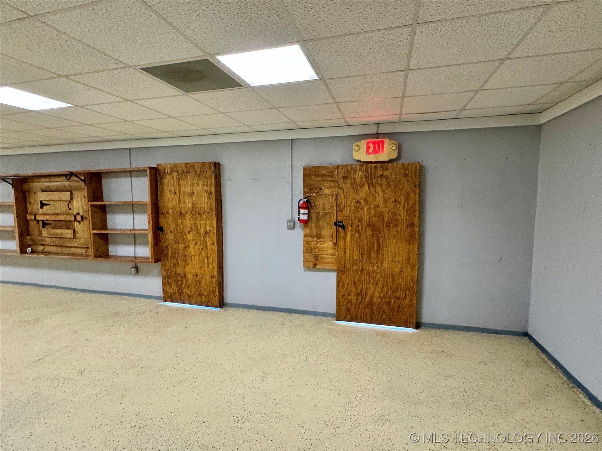 601 S 9th Highway Property Photo 4