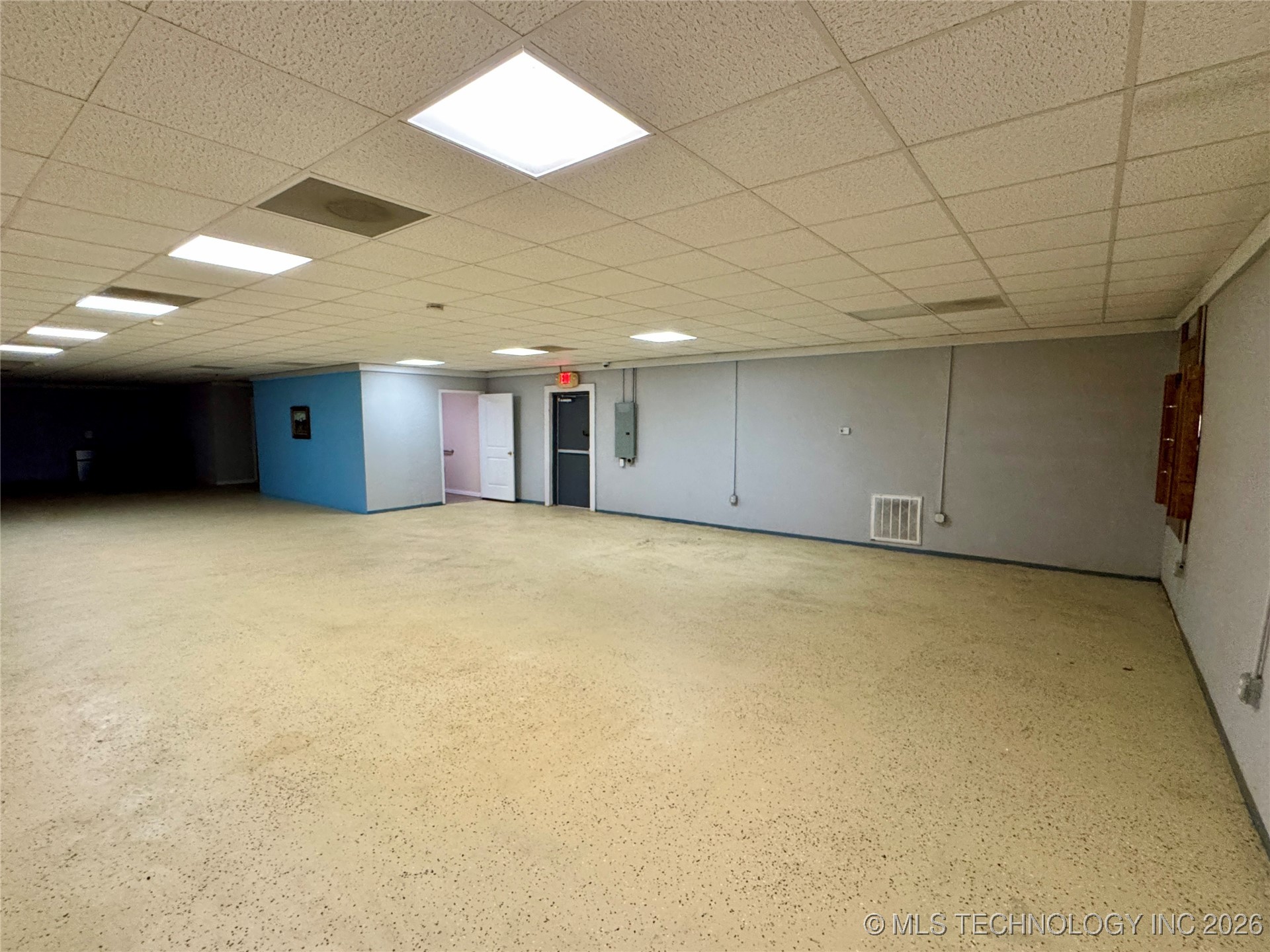 601 S 9th Highway Property Photo 9