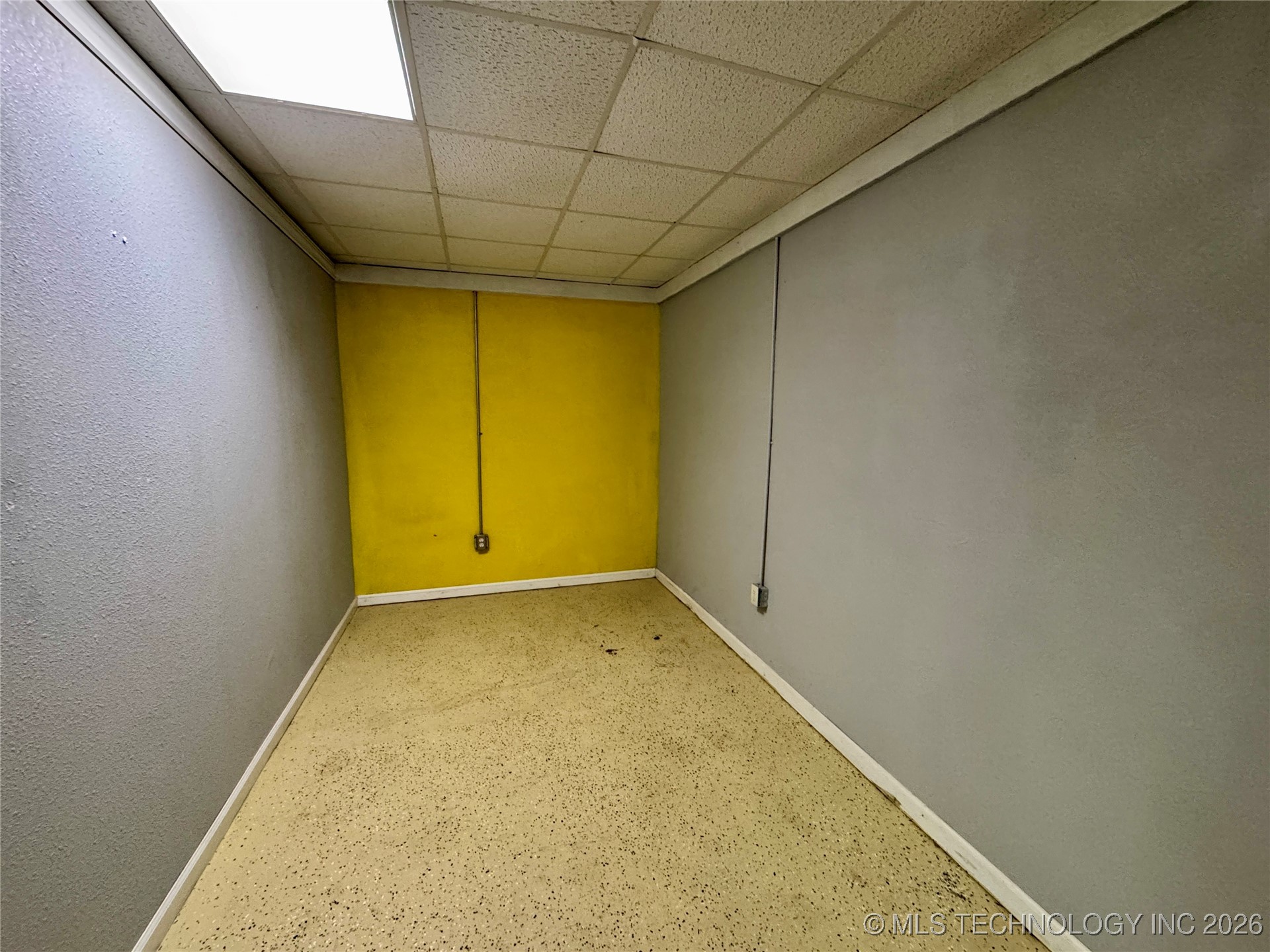 601 S 9th Highway Property Photo 10