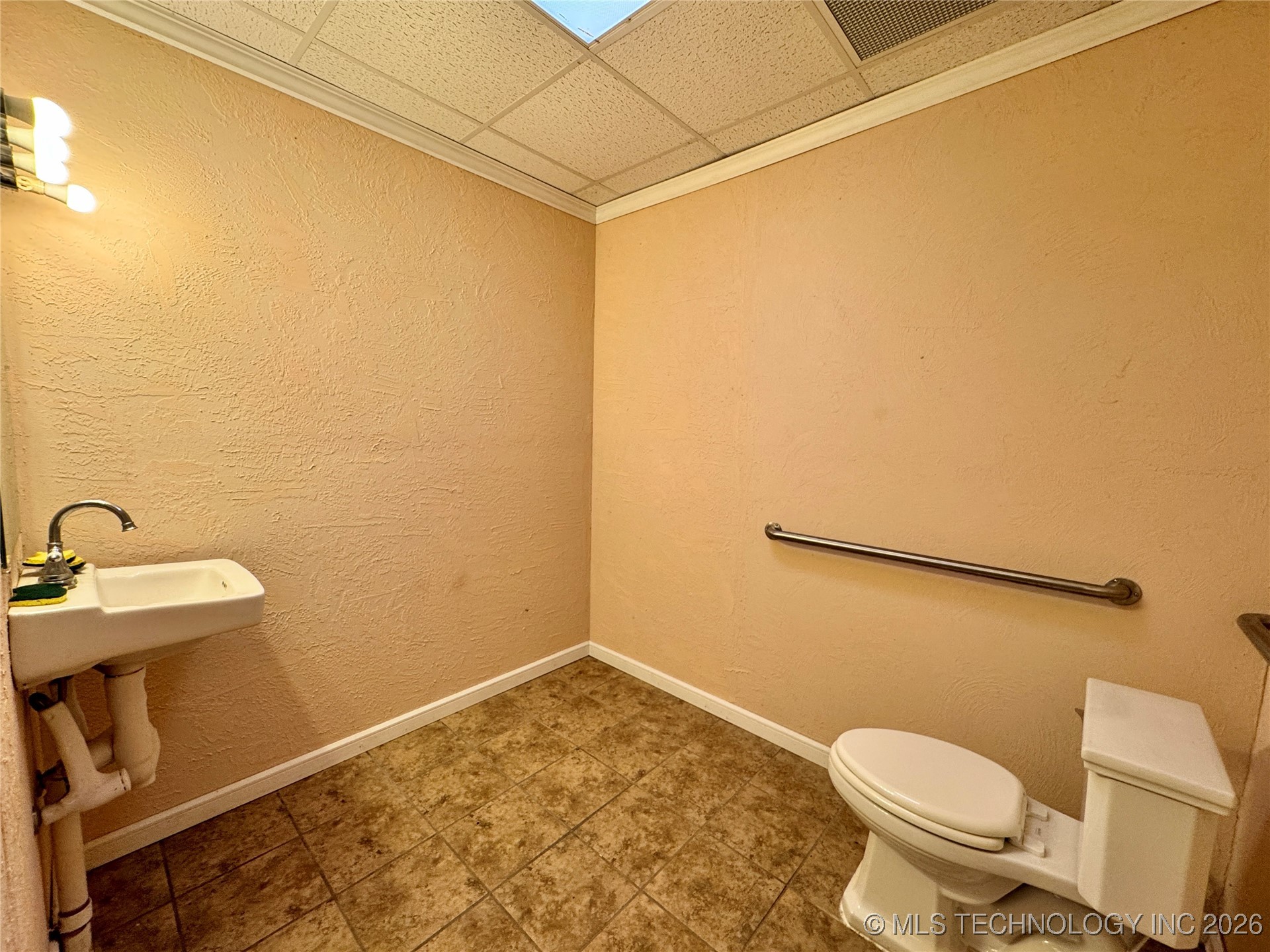 601 S 9th Highway Property Photo 17