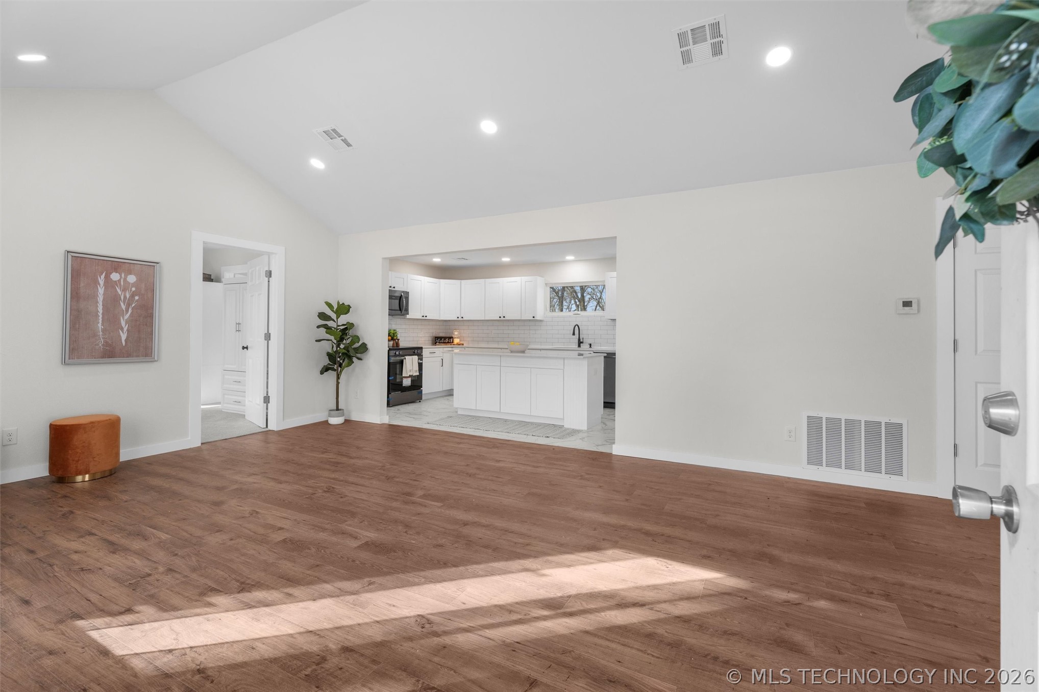 1625 East Drive Property Photo 2