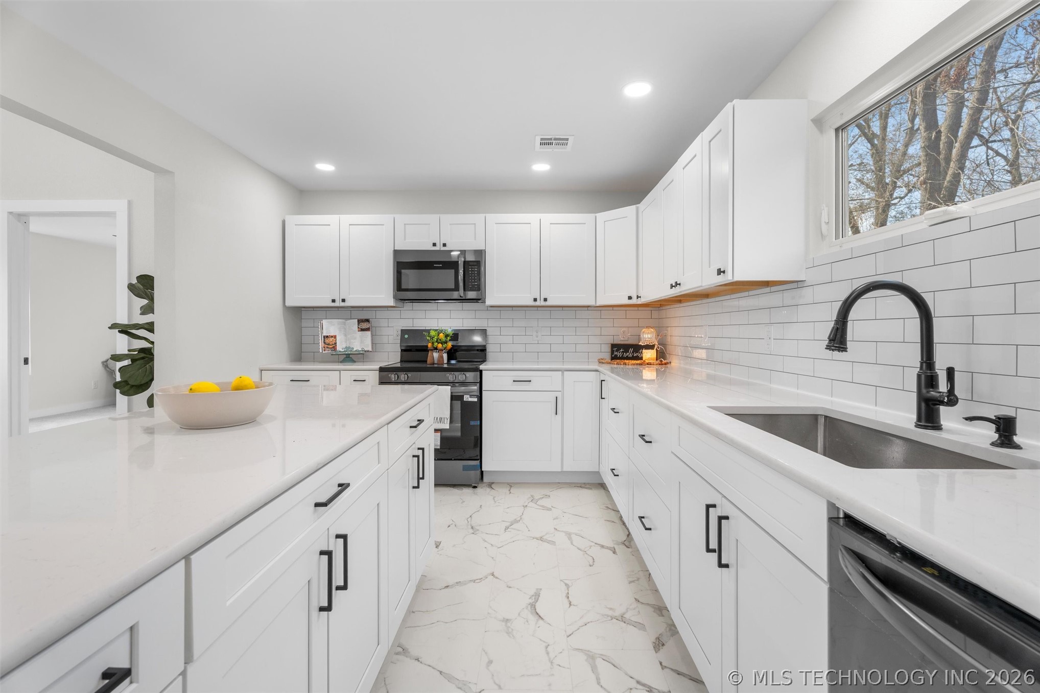 1625 East Drive Property Photo 12