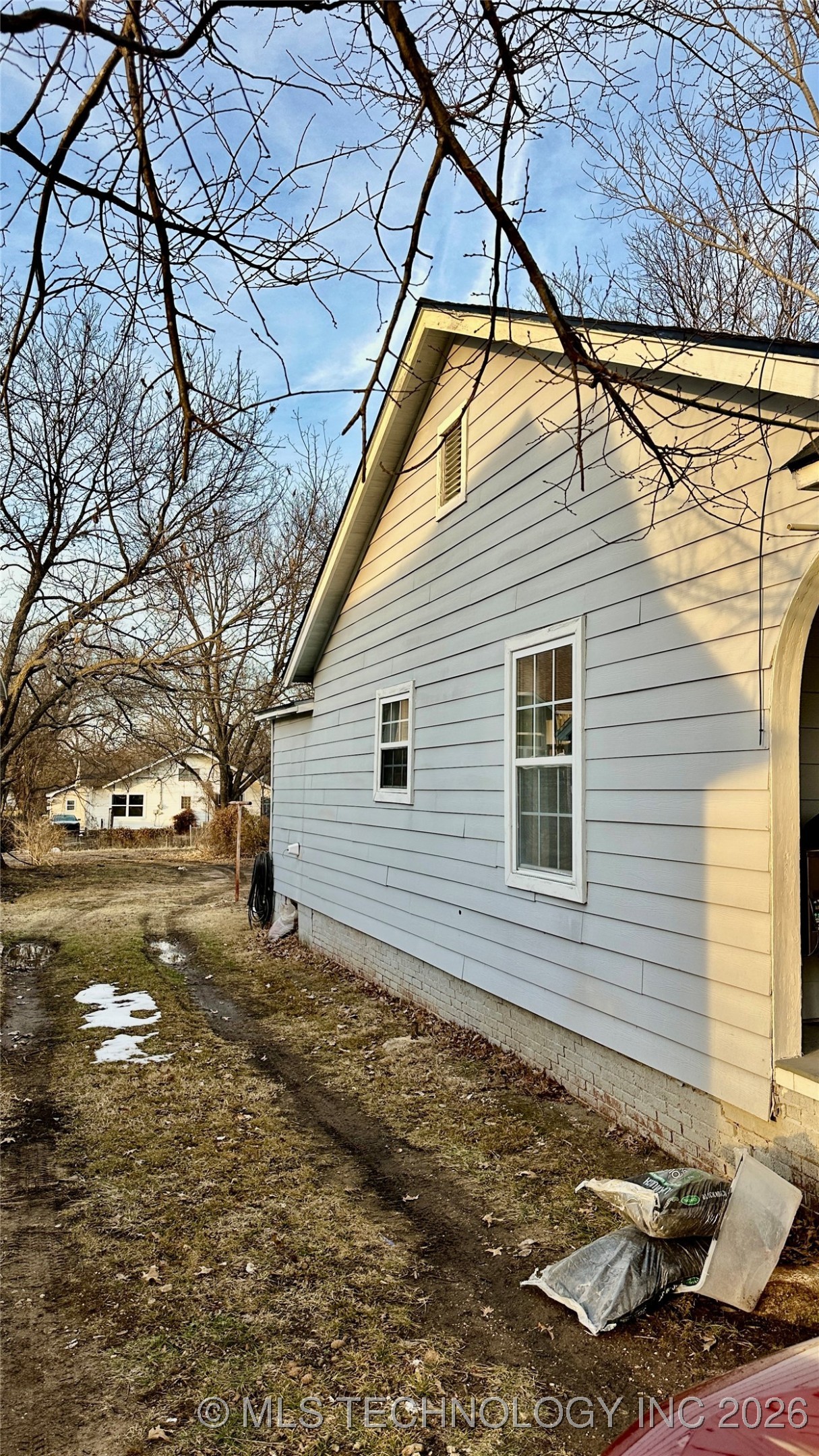 804 E 16th Property Photo 4