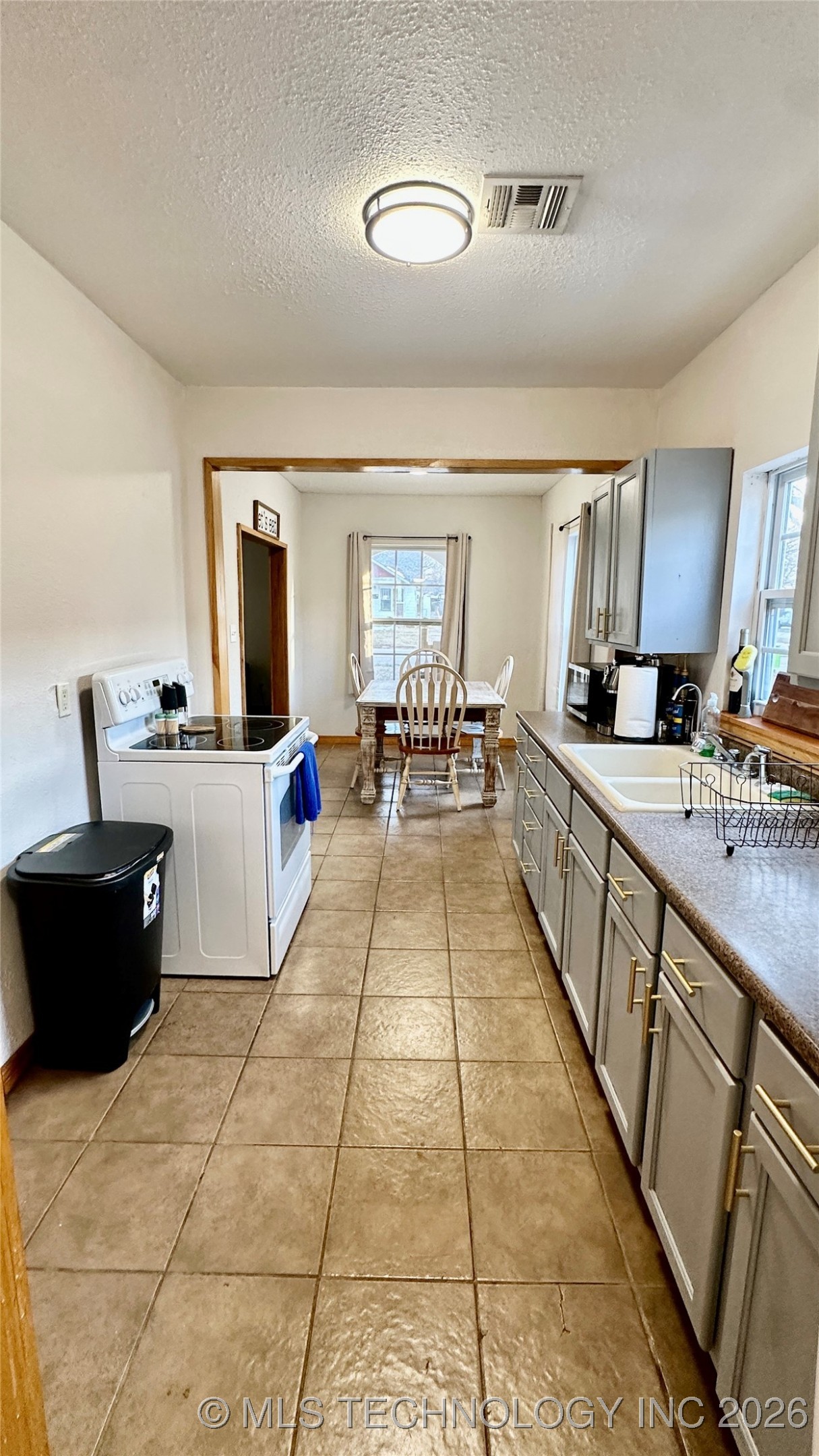 804 E 16th Property Photo 14