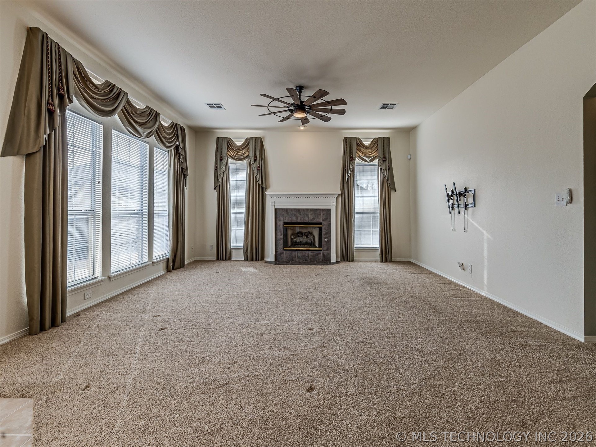 209 S Firewood Avenue Property Photo 6