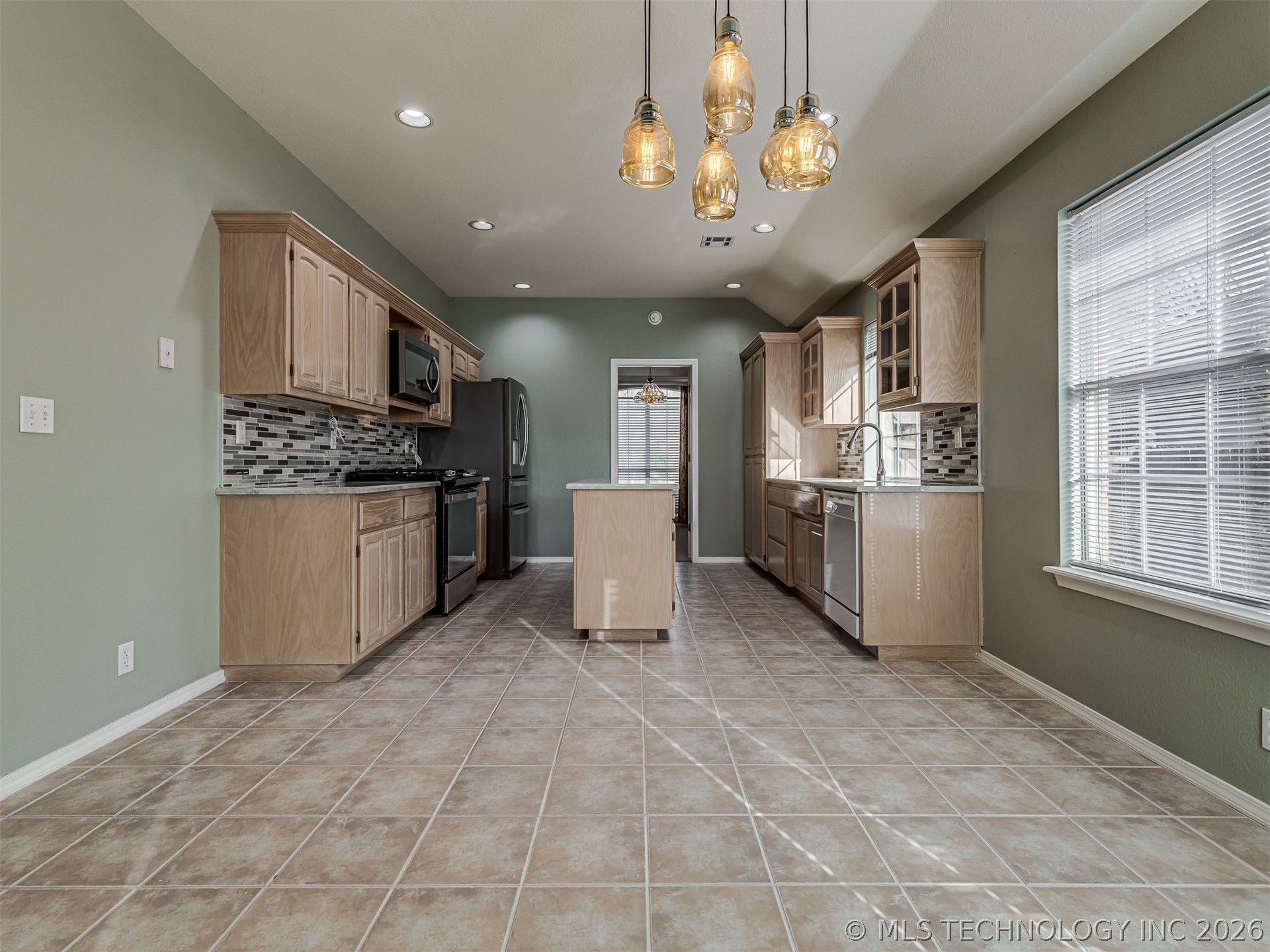 209 S Firewood Avenue Property Photo 12