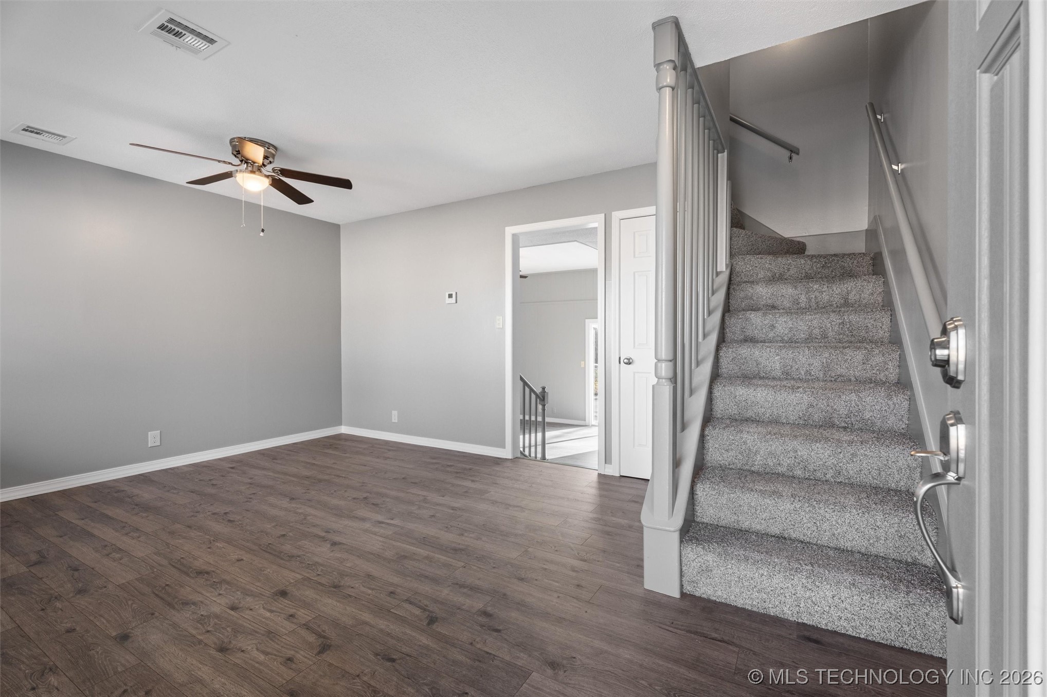 426 W 6th Street Property Photo 4