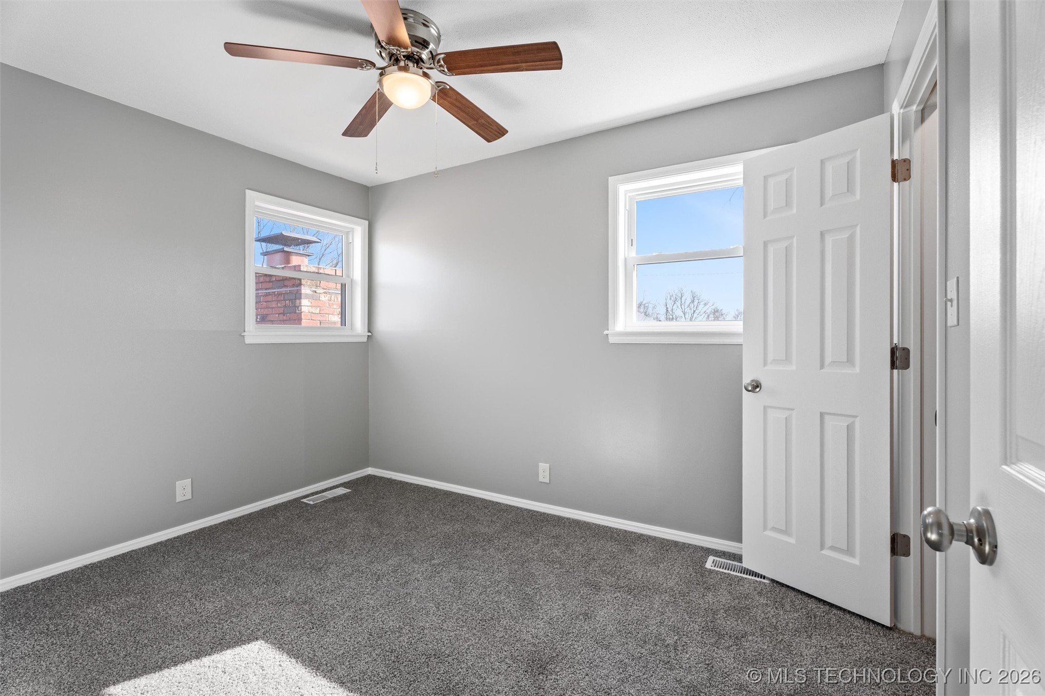 426 W 6th Street Property Photo 8