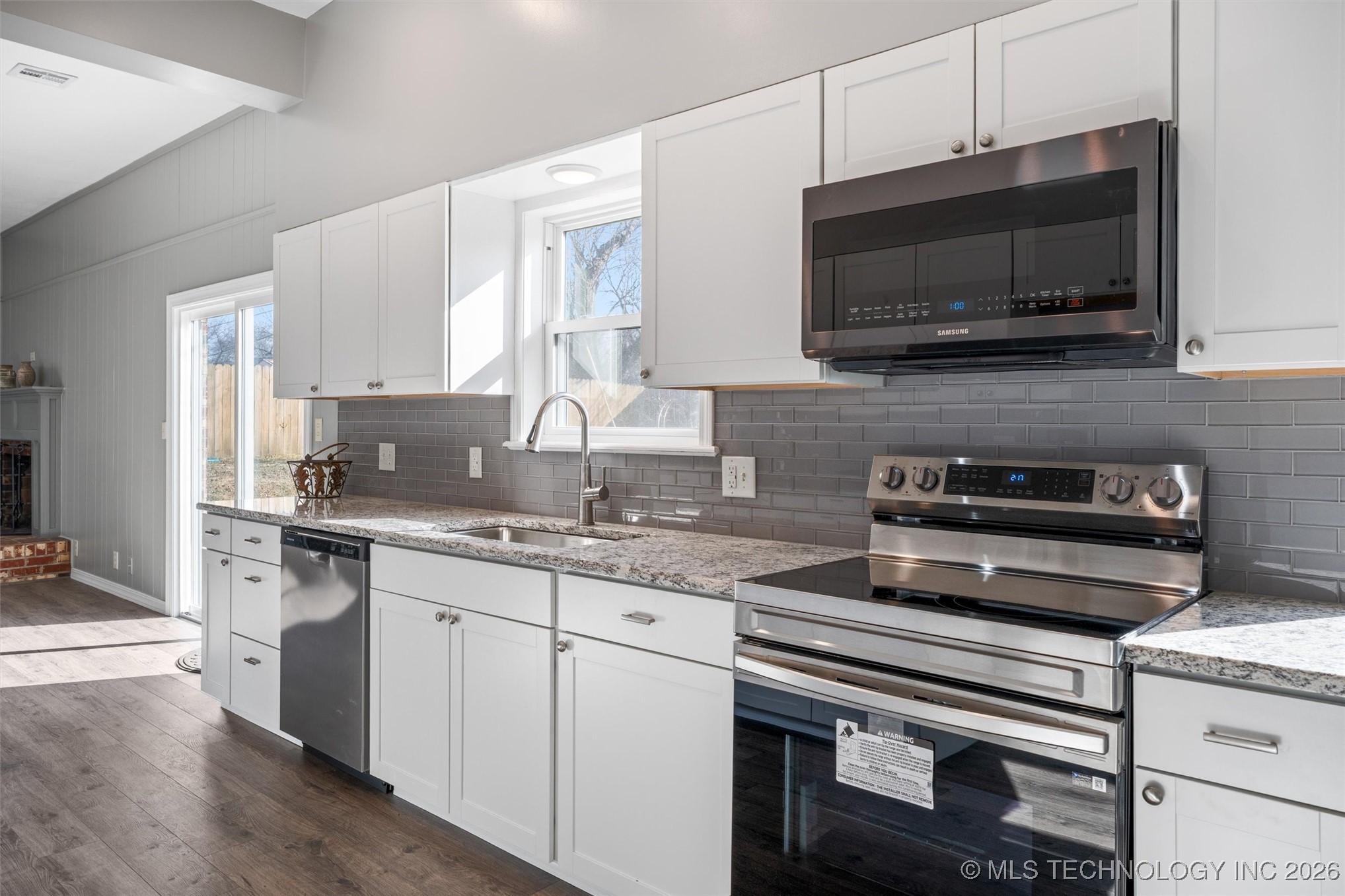 426 W 6th Street Property Photo 20