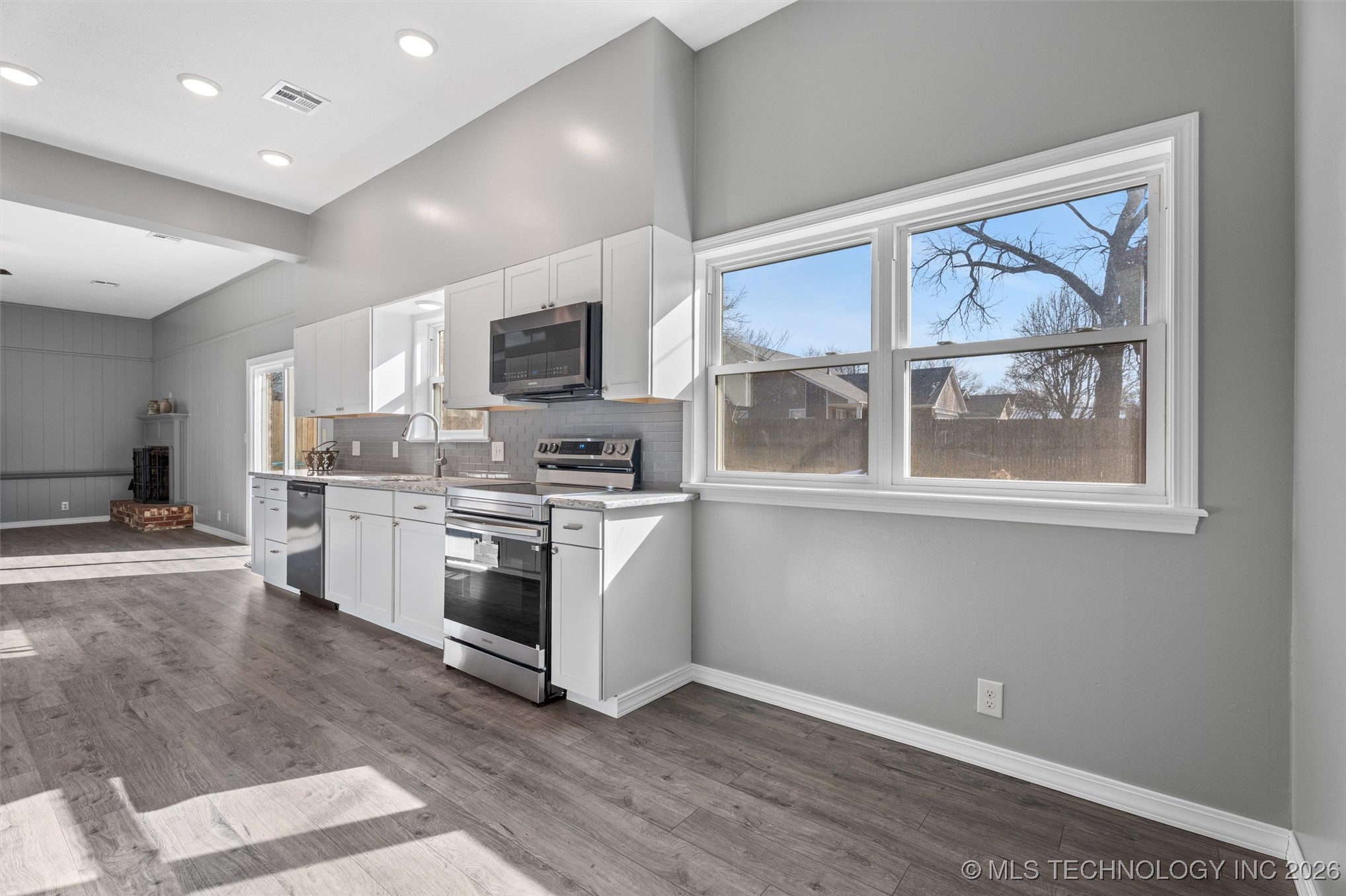 426 W 6th Street Property Photo 21