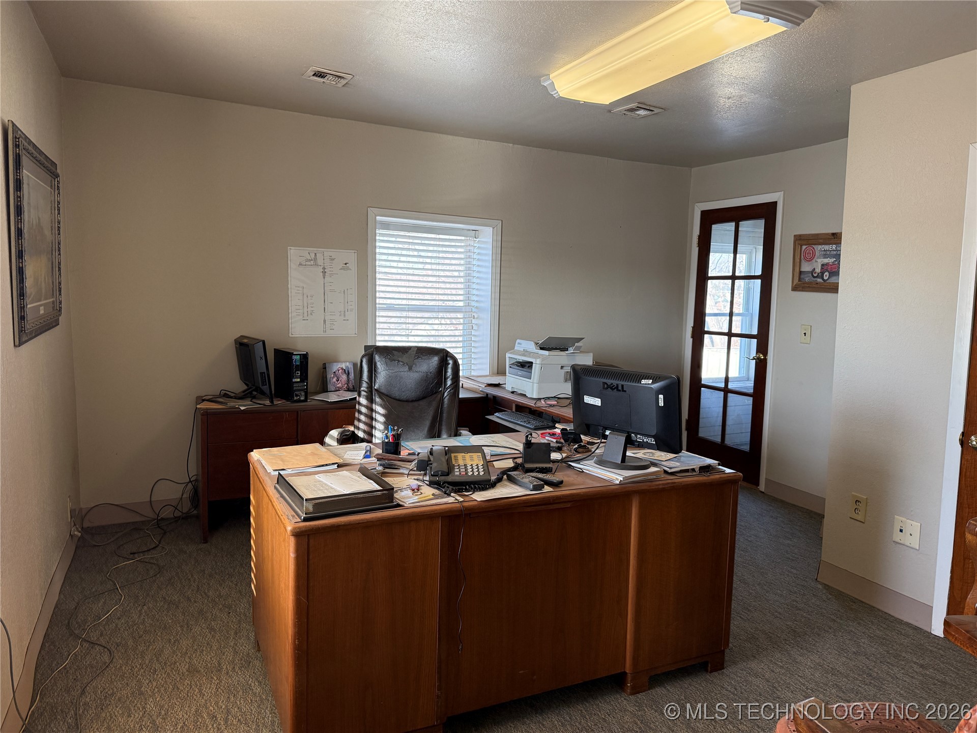 423 E 9th Street Property Photo 2